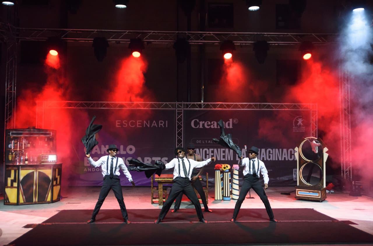 Un dels espectacles de la cinquena edició del Canillo Escènic Arts. Un dels espectacles de la cinquena edició del Canillo Escènic Arts.