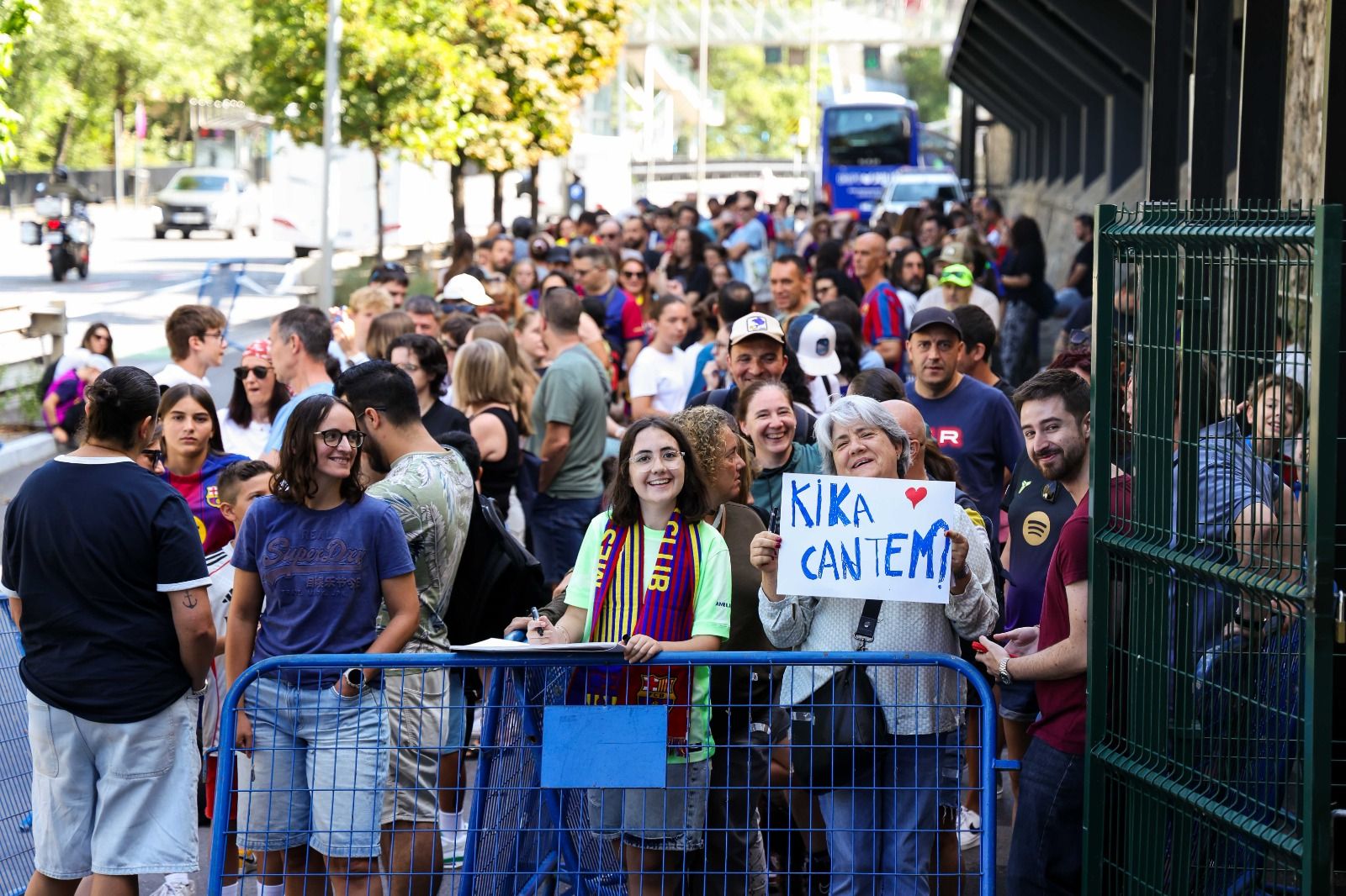 Expectació màxima abans d'entrar al Comunal.