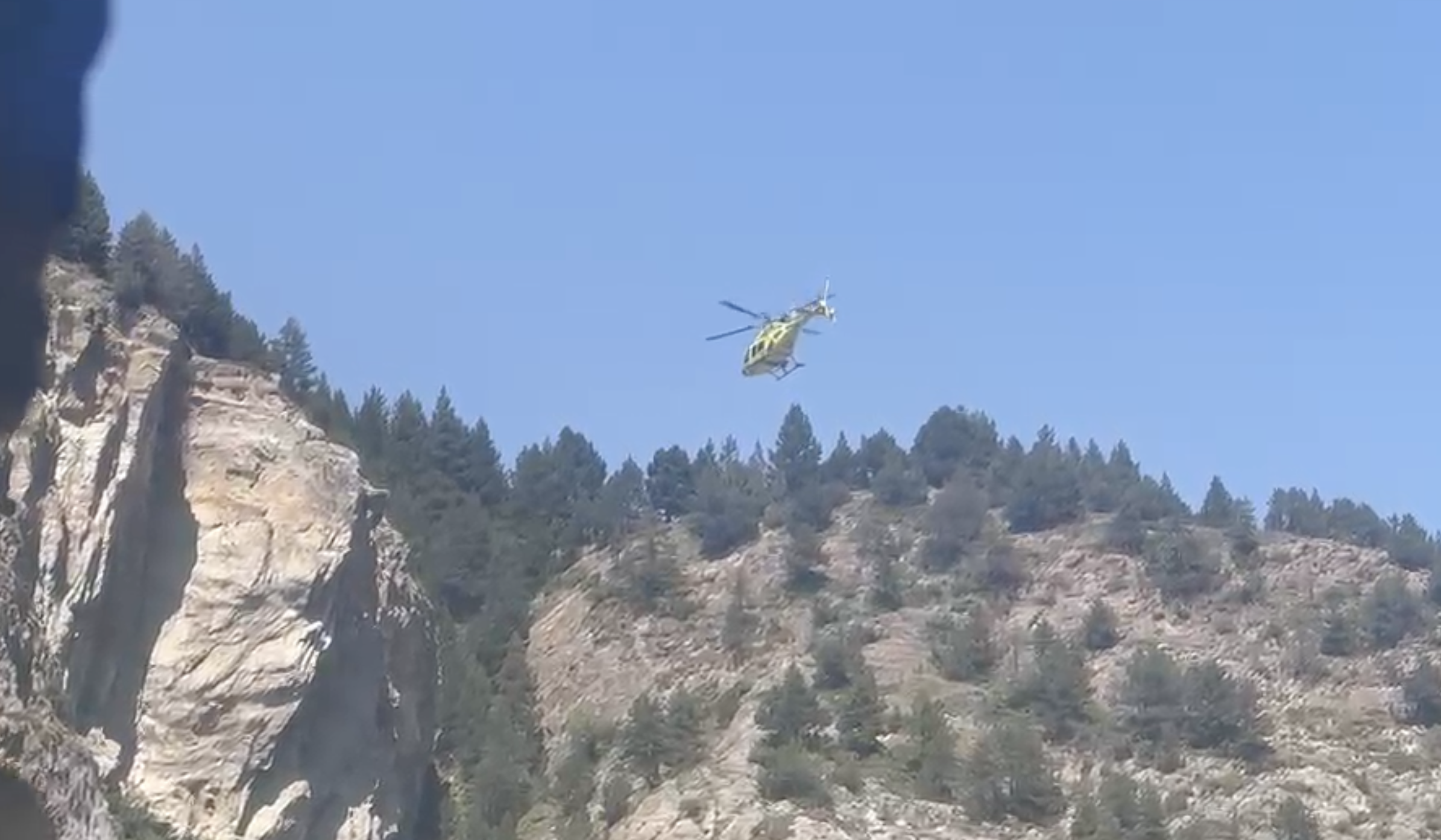 L'helicòpter en el moment del rescat. L'helicòpter en el moment del rescat.