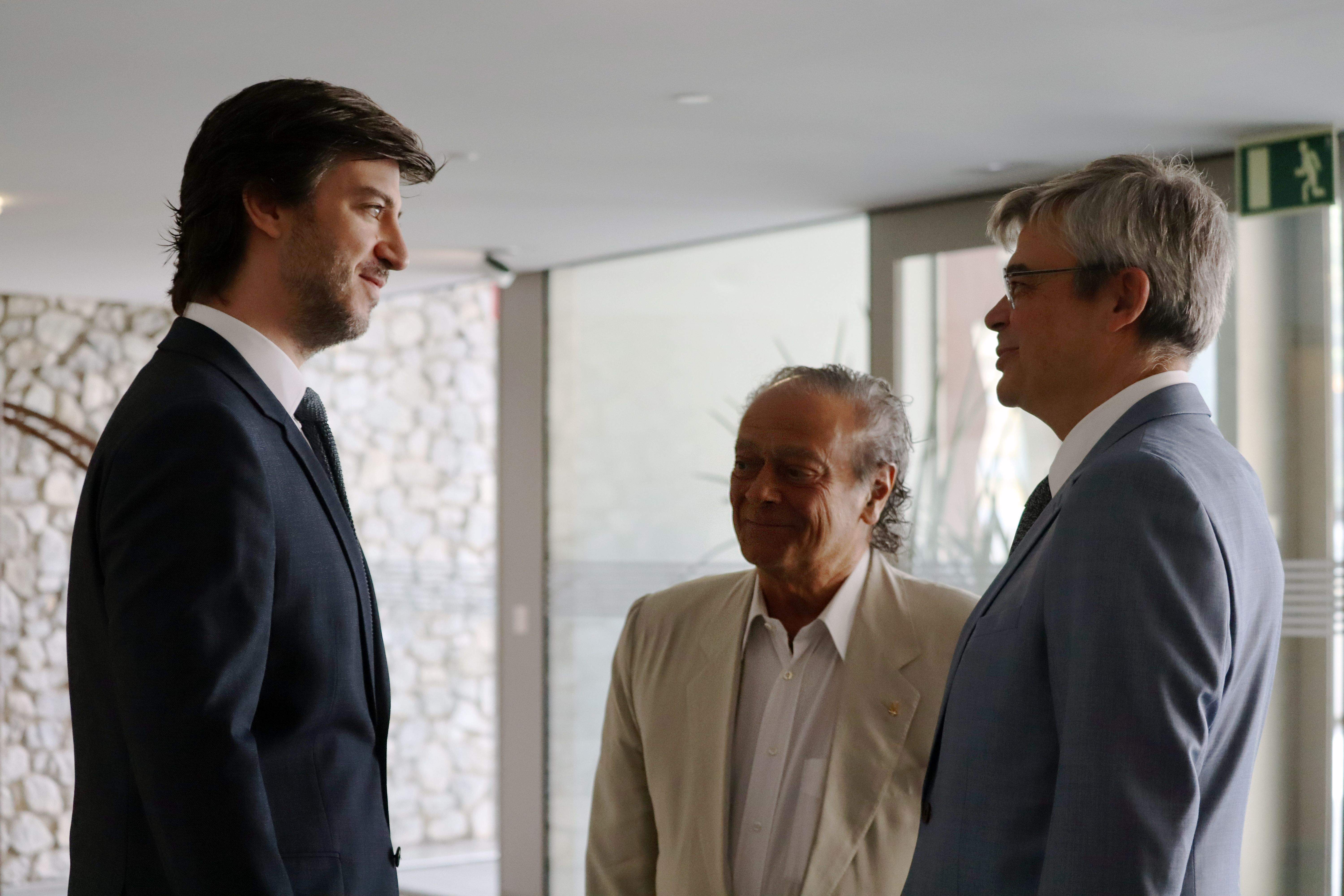 Zorzano, al mig, en una visita amb l'ambaixador d'Ucraïna a Andorra, Serhii Pohoreltsev, al Consell General. La portaveu del Sindicat, Rebeca Bonache.