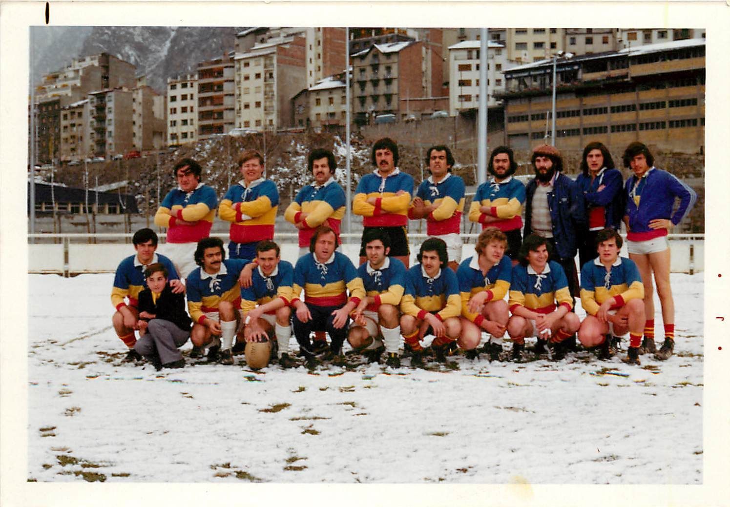 Una de les formacions del VPC en què va jugar Antoni Zorzano. La portaveu del Sindicat, Rebeca Bonache.