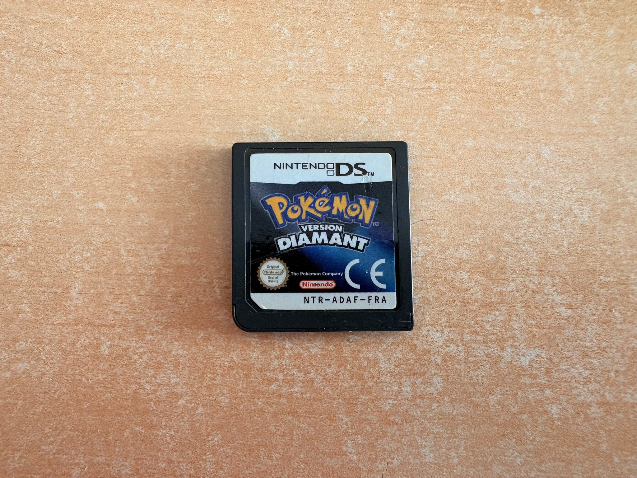El cartutxo en qüestió del Pokémon Versió Diamant francès.