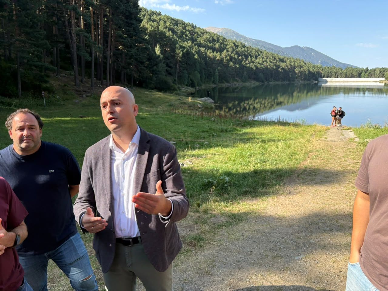 El cònsol menor Xavi Fernández, aquest matí al llac d'Engolasters. 