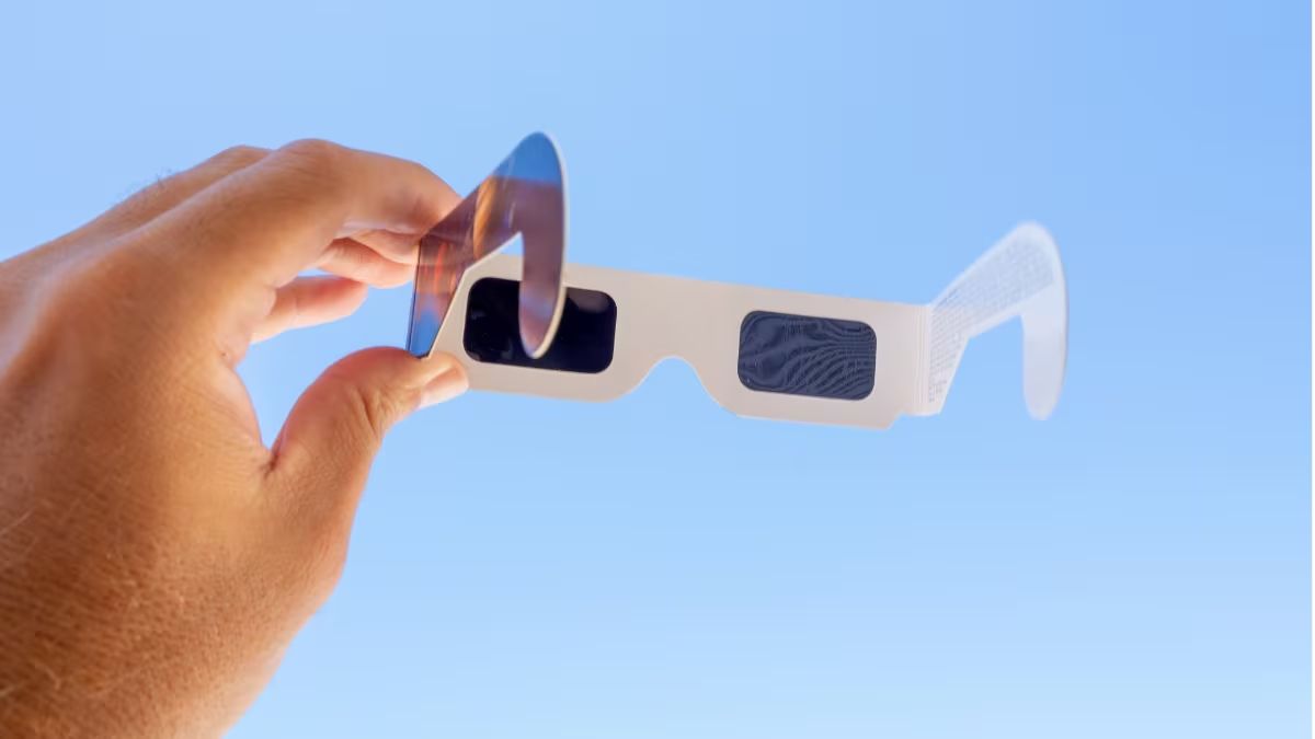 Un dels models de les ulleres que sí es poden utilitzar per mirar l'eclipsi.