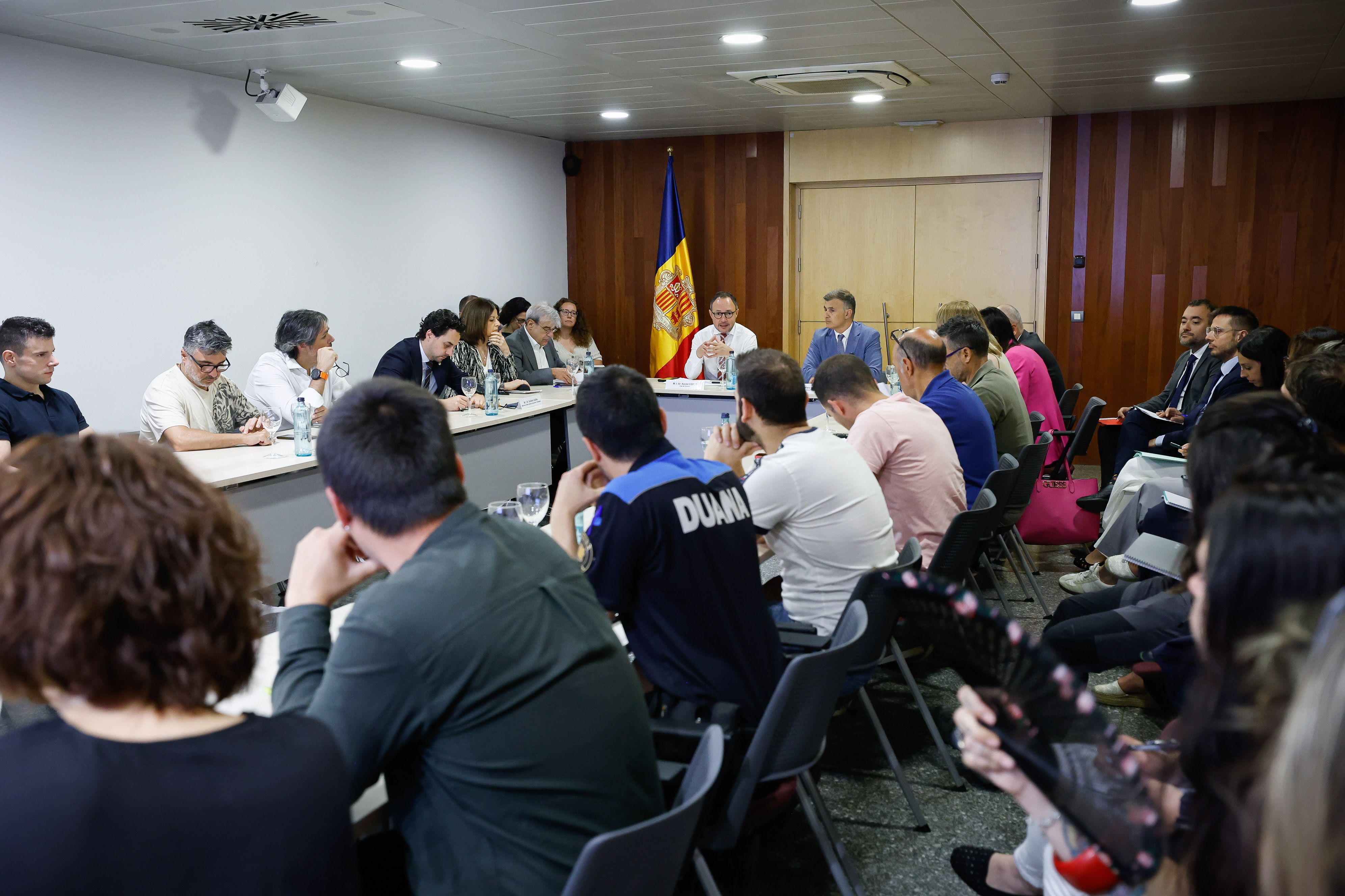 Una reunió l'estiu passat de Govern amb sindicats de l'administració per la qüestió salarial.