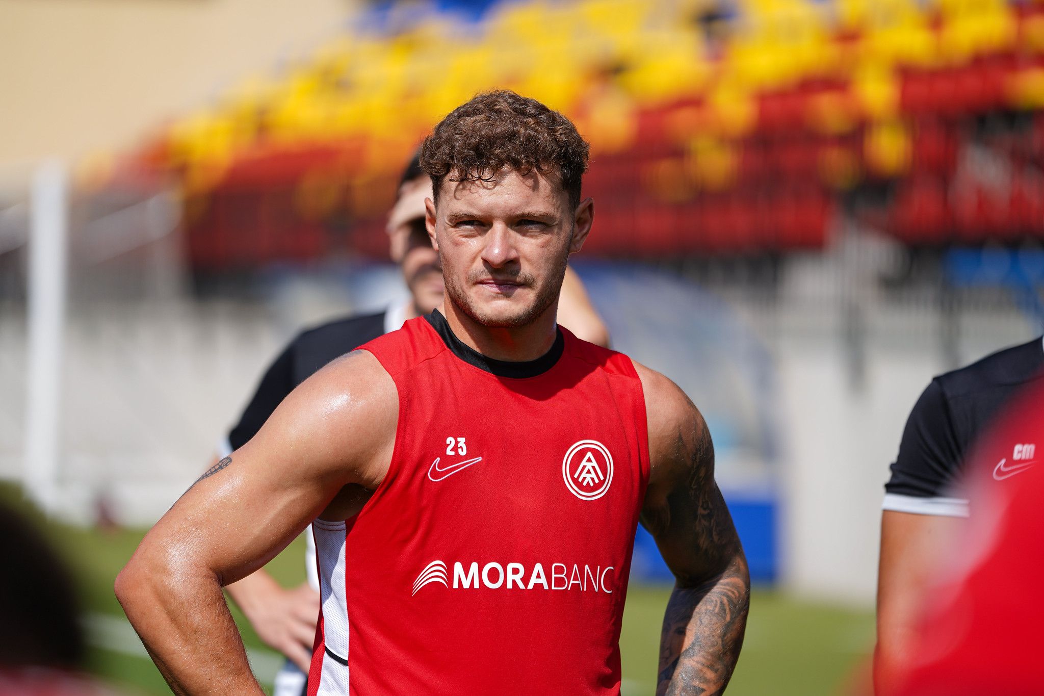El central de l'FC Andorra, Diego Alende, durant la sessió d'entrenament a Encamp. El central de l'FC Andorra, Diego Alende, durant la sessió d'entrenament a Encamp.