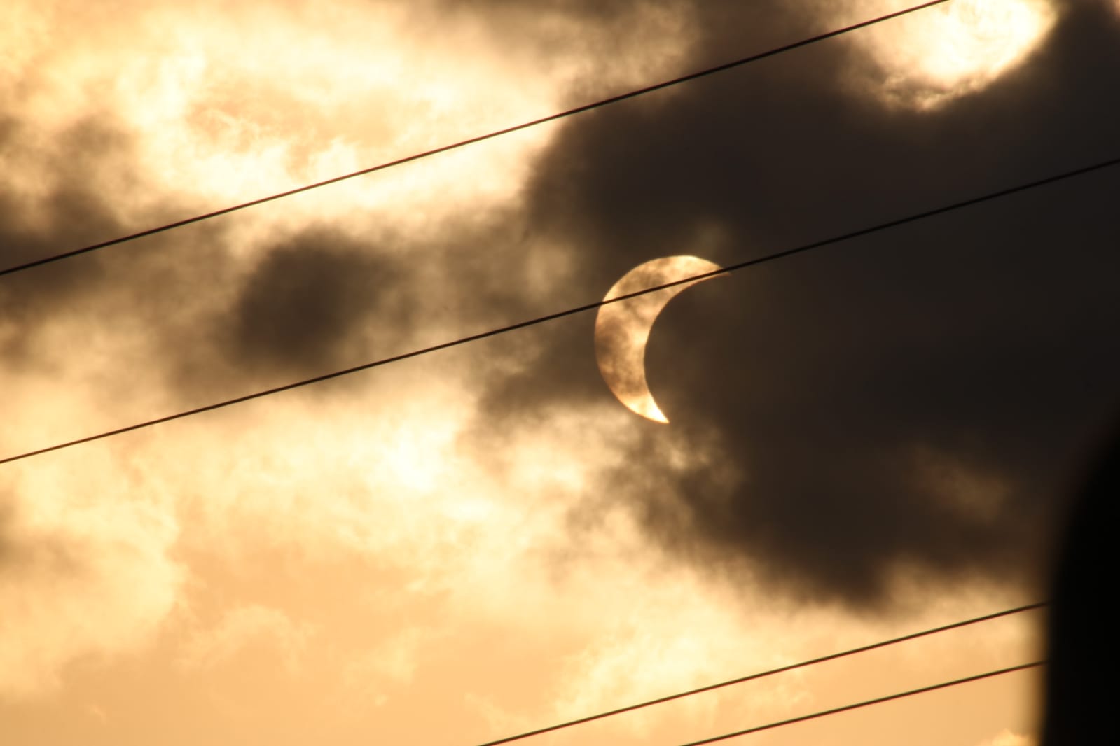 L'eclipsi, encara parcial, a Torredembarra. L'eclipsi, encara parcial, a Torredembarra.