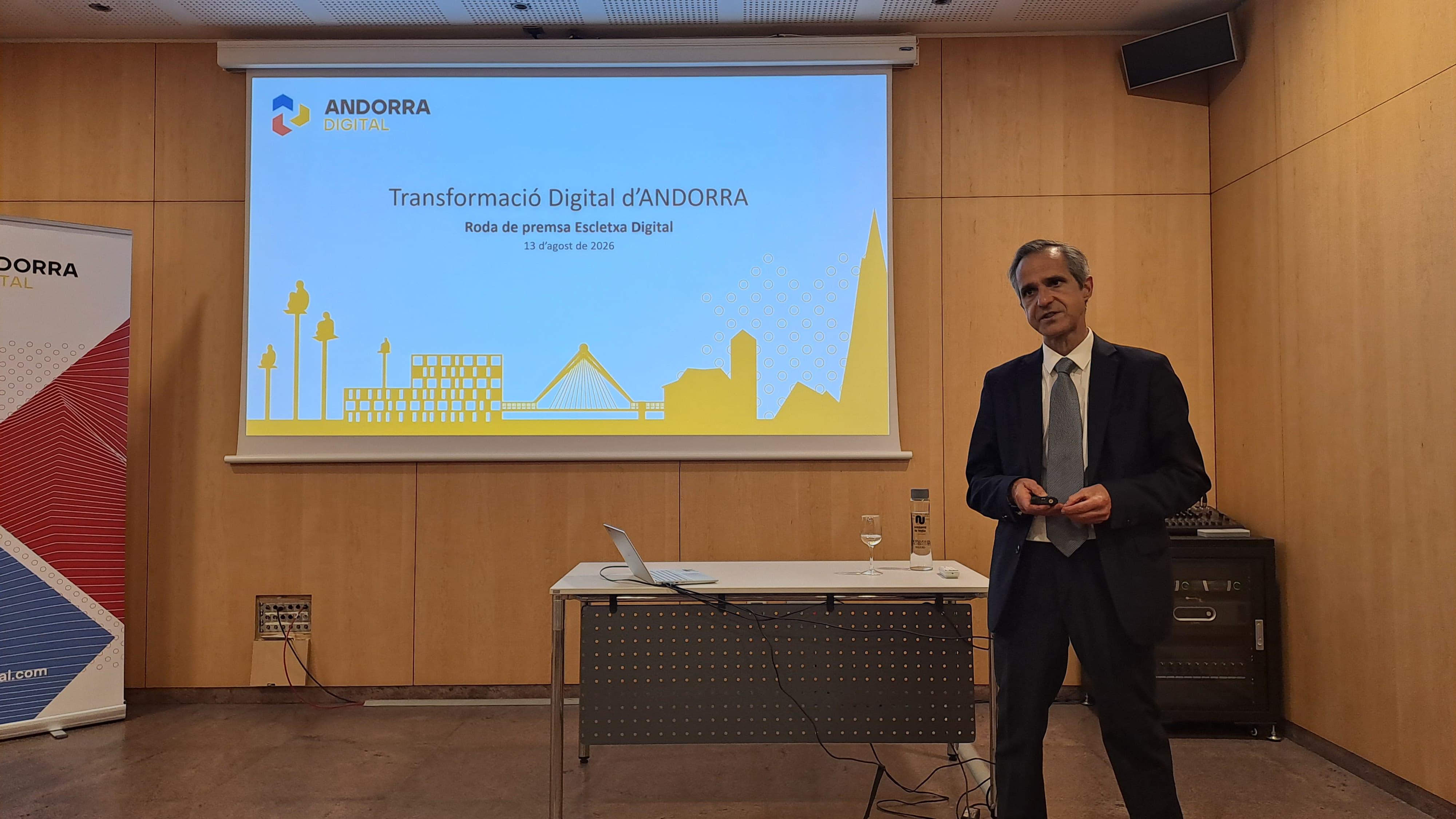 David Vicente, director d'Andorra Digital, durant la presentació de l’estudi d ́escletxa digital i el Pla per a la millora del benestar digital.