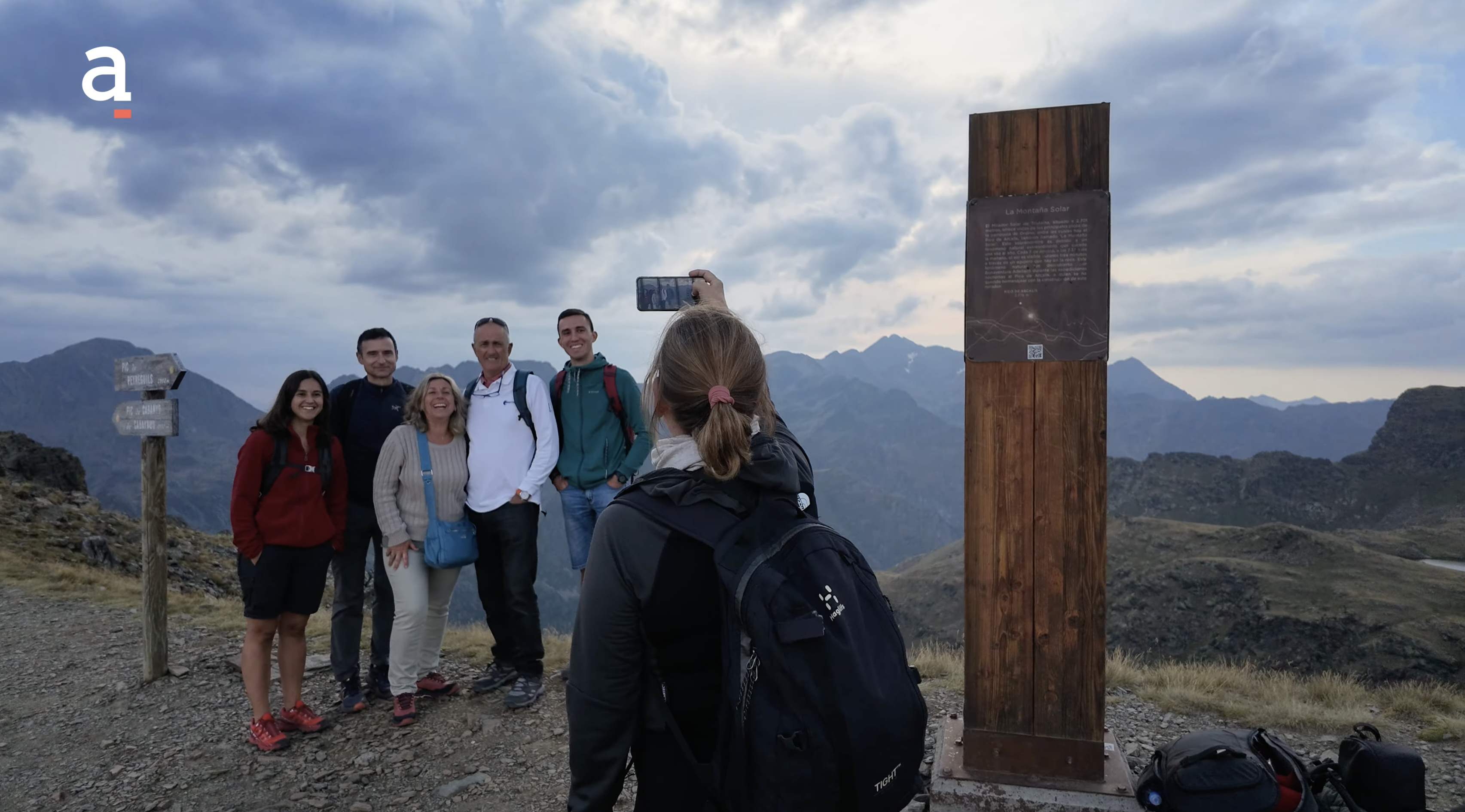 Un grup d'excursionistes aquest estiu a Ordino. Un grup d'excursionistes aquest estiu a Ordino.