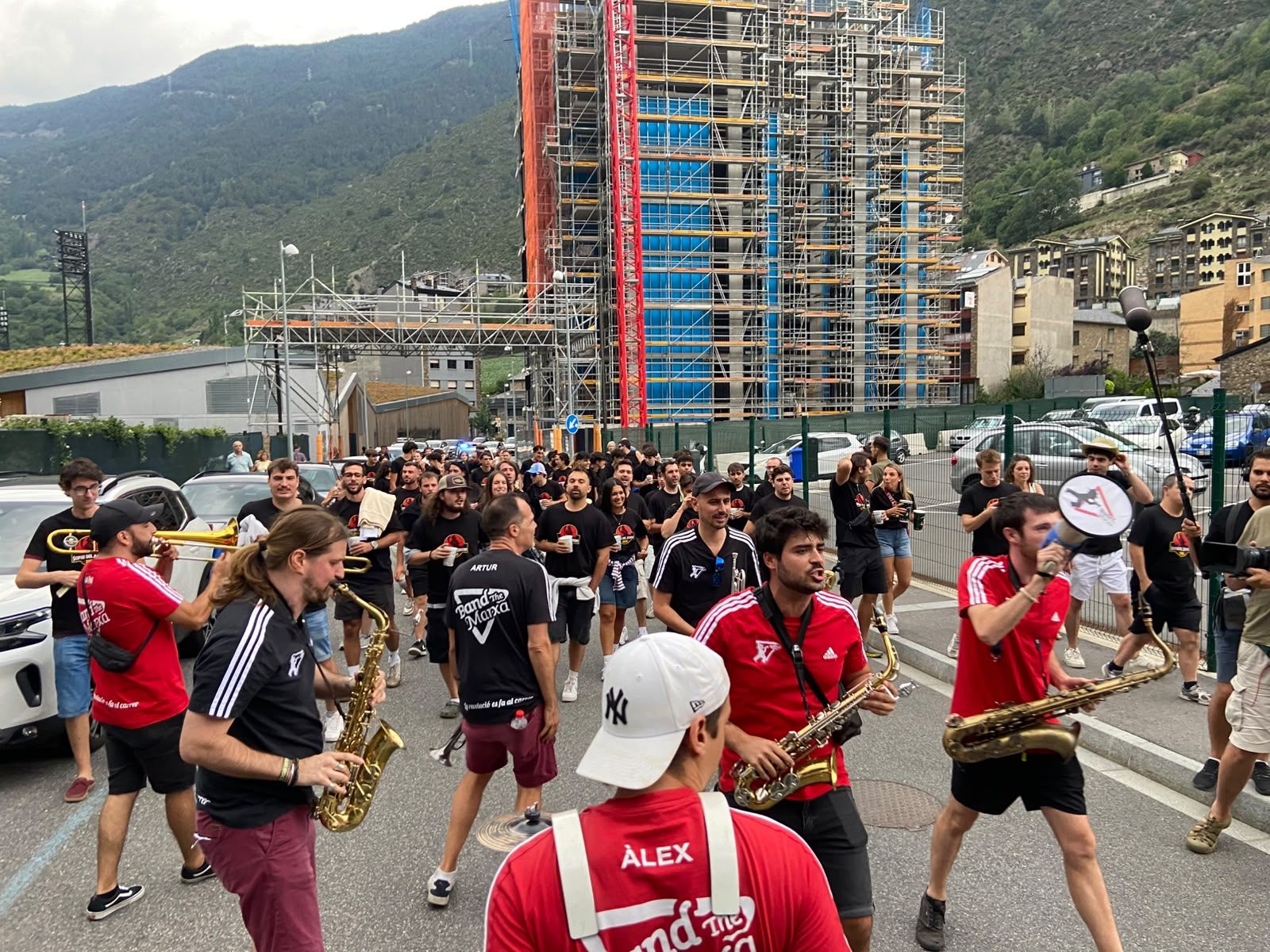 Band The Marxa, animant la cercavila pels carrers d'Encamp. Band The Marxa, animant la cercavila pels carrers d'Encamp.
