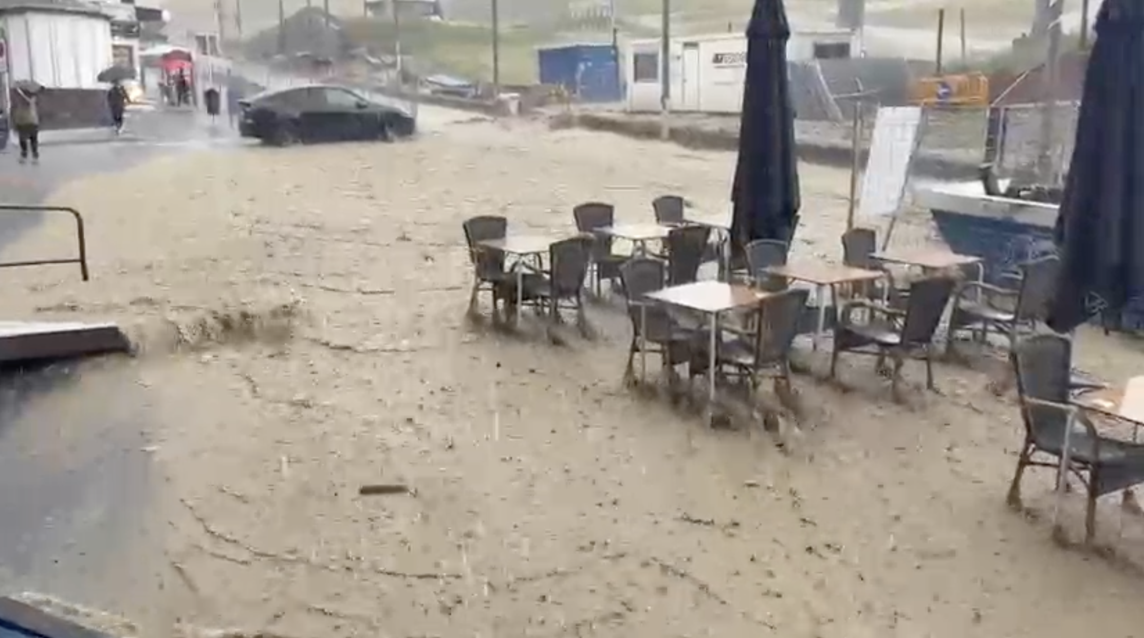 La forta tempesta inunda els carrers del Pas de la Casa