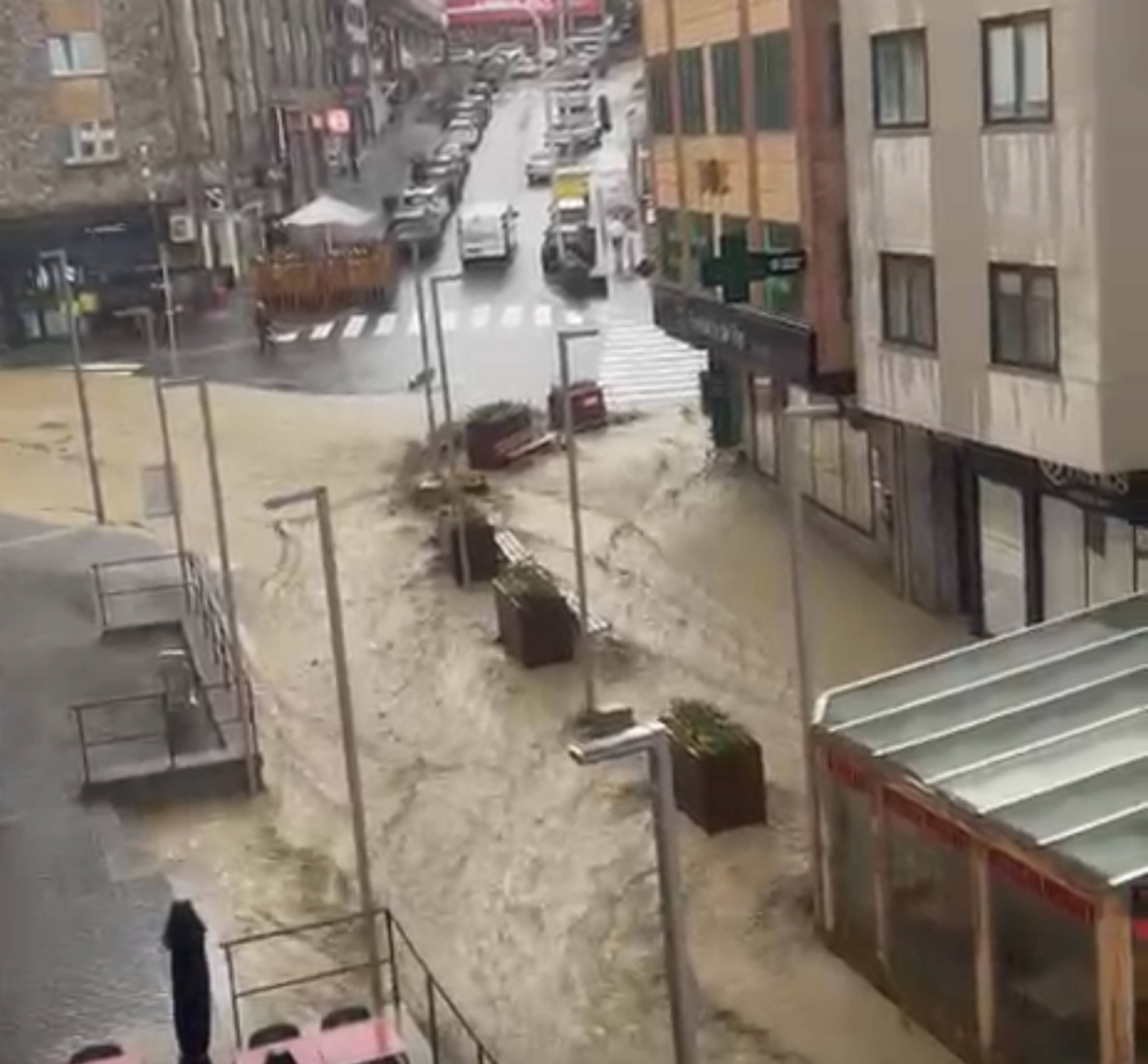 Els carrers del Pas de la Casa durant l'aiguat.