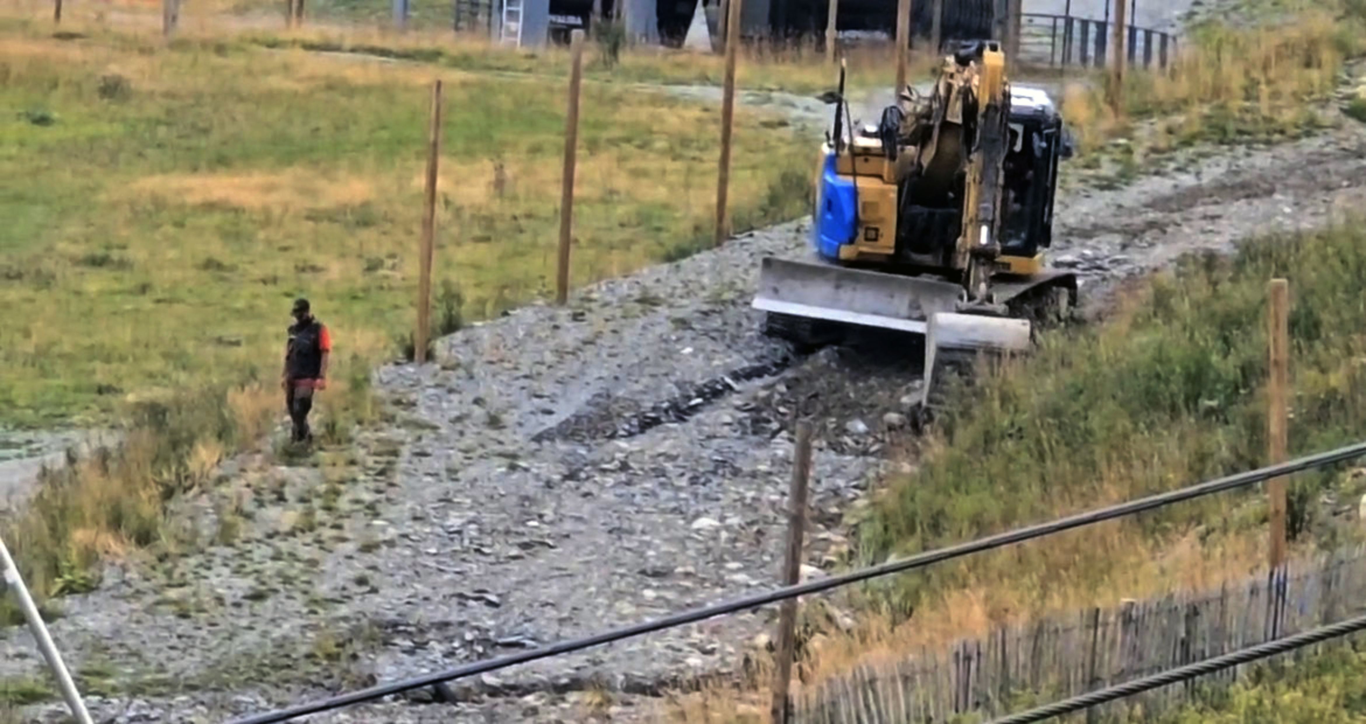 Actuació d'urgència a la zona de pistes. Actuació d'urgència a la zona de pistes.