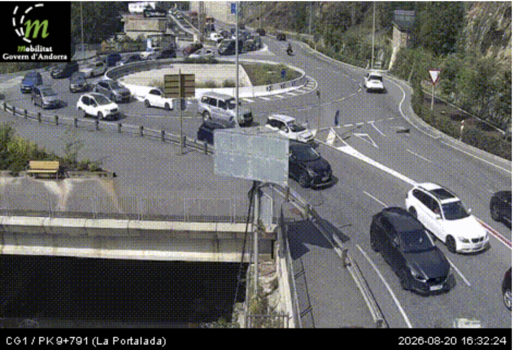 Cues de dos quilomètres per sortir d’Andorra.