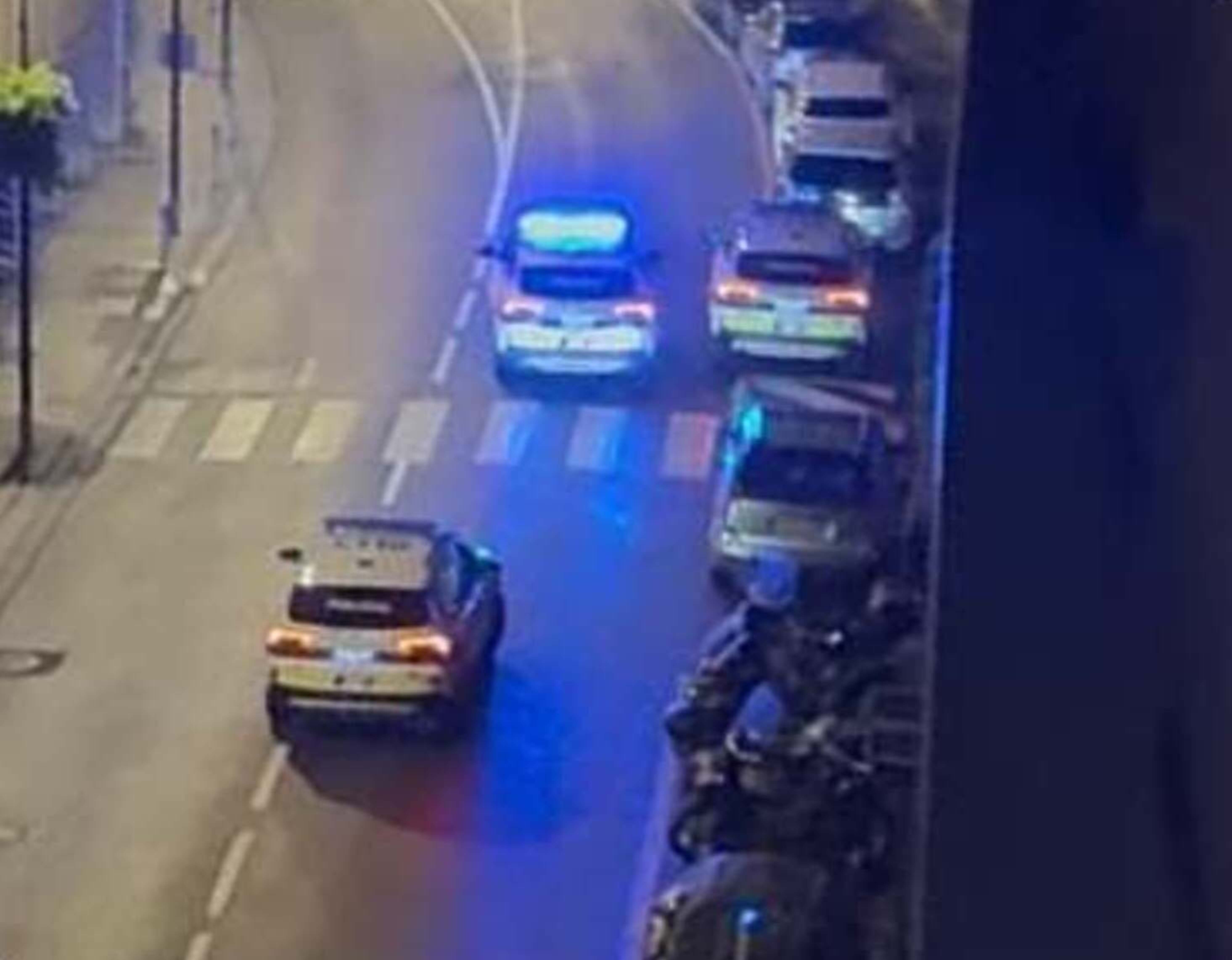 Les patrulles de la policia aquesta matinada a l'avinguda Santa Coloma. Les patrulles de la policia aquesta matinada a l'avinguda Santa Coloma.