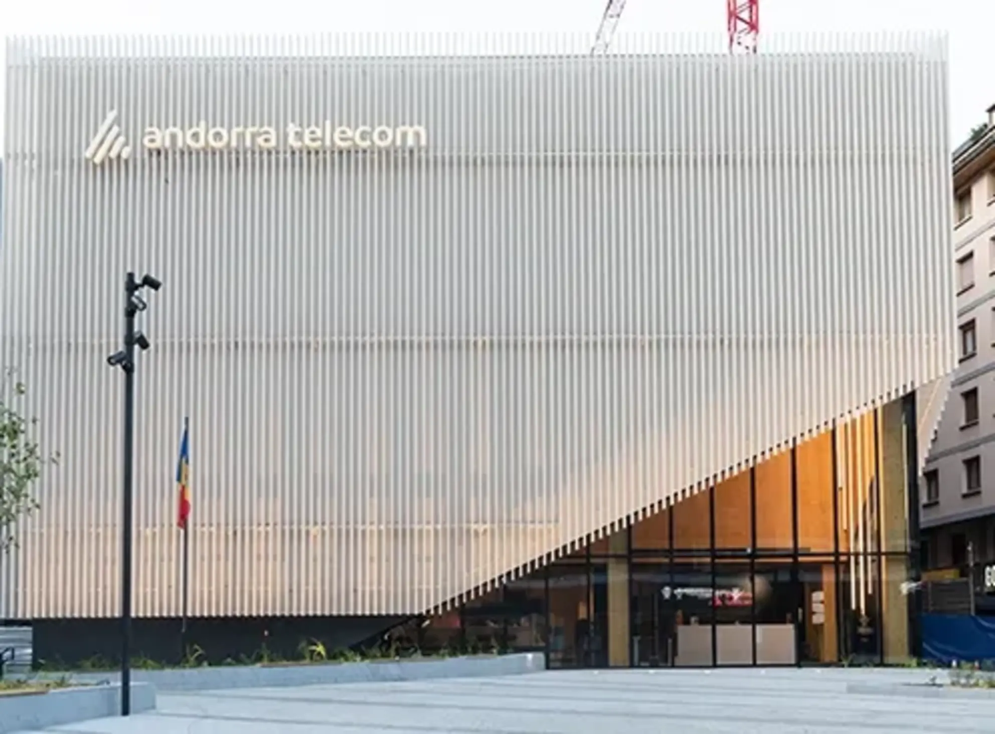 La façana de la nova seu comercial d'Andorra Telecom.