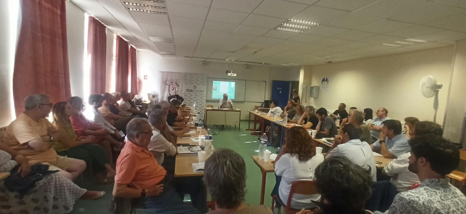 Una de les ponències durant la Diada Andorrana a l'UCE, amb força seguiment. Una de les ponències durant la Diada Andorrana a l'UCE, amb força seguiment.