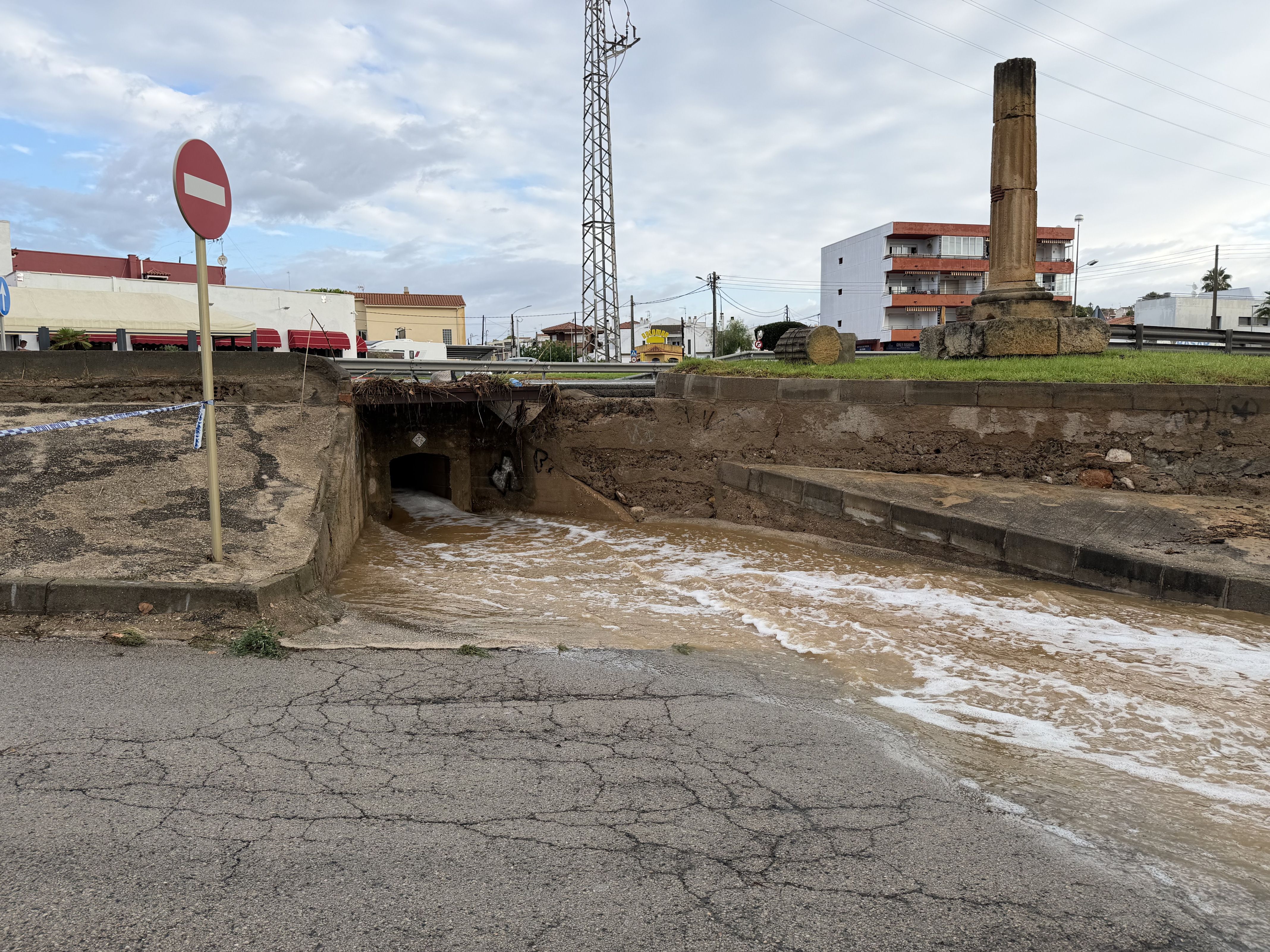 Un dels indrets inundats a Creixell. Un dels indrets inundats a Creixell.