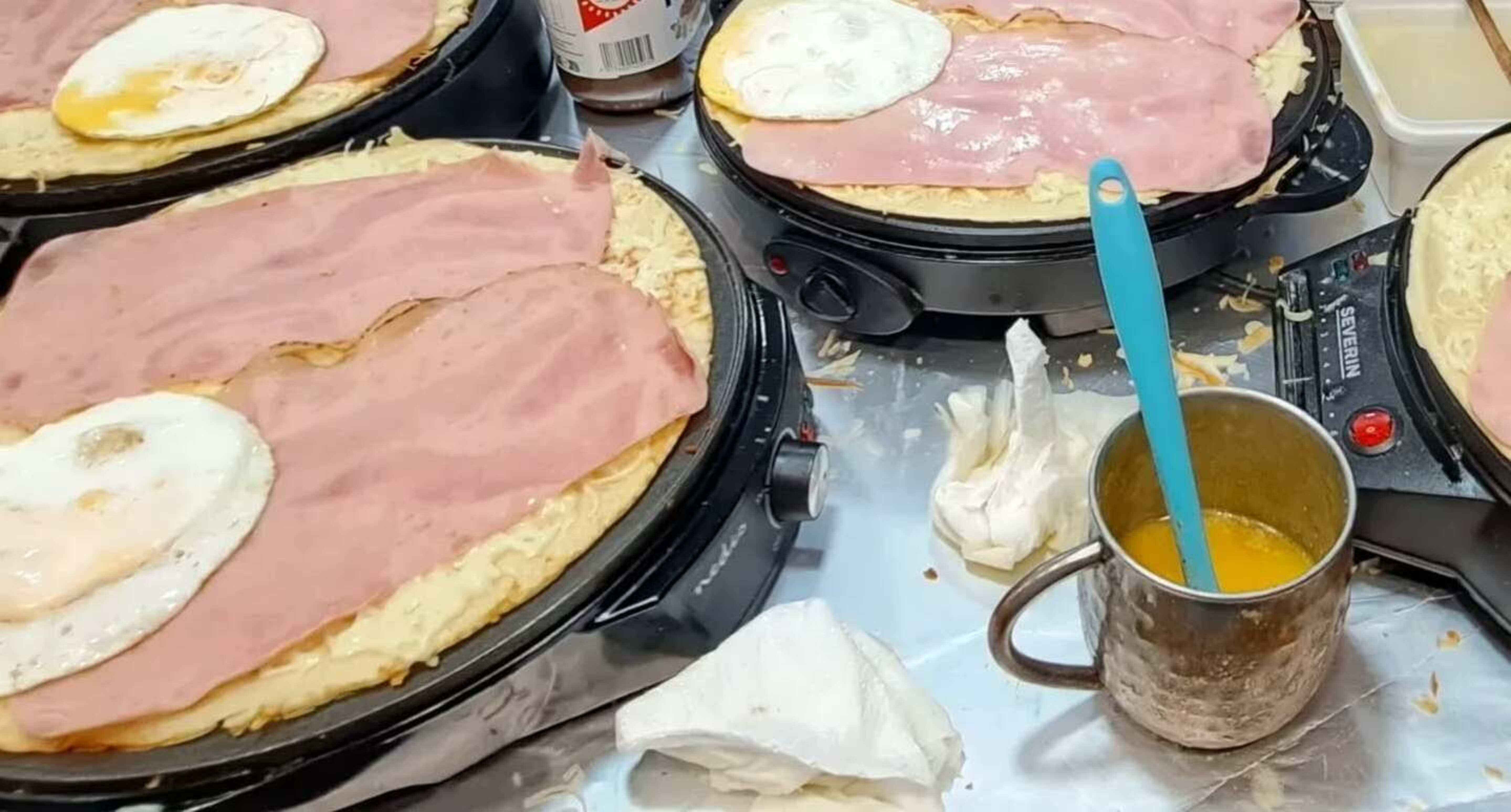 El responsable de la creperia hauria rebut.
