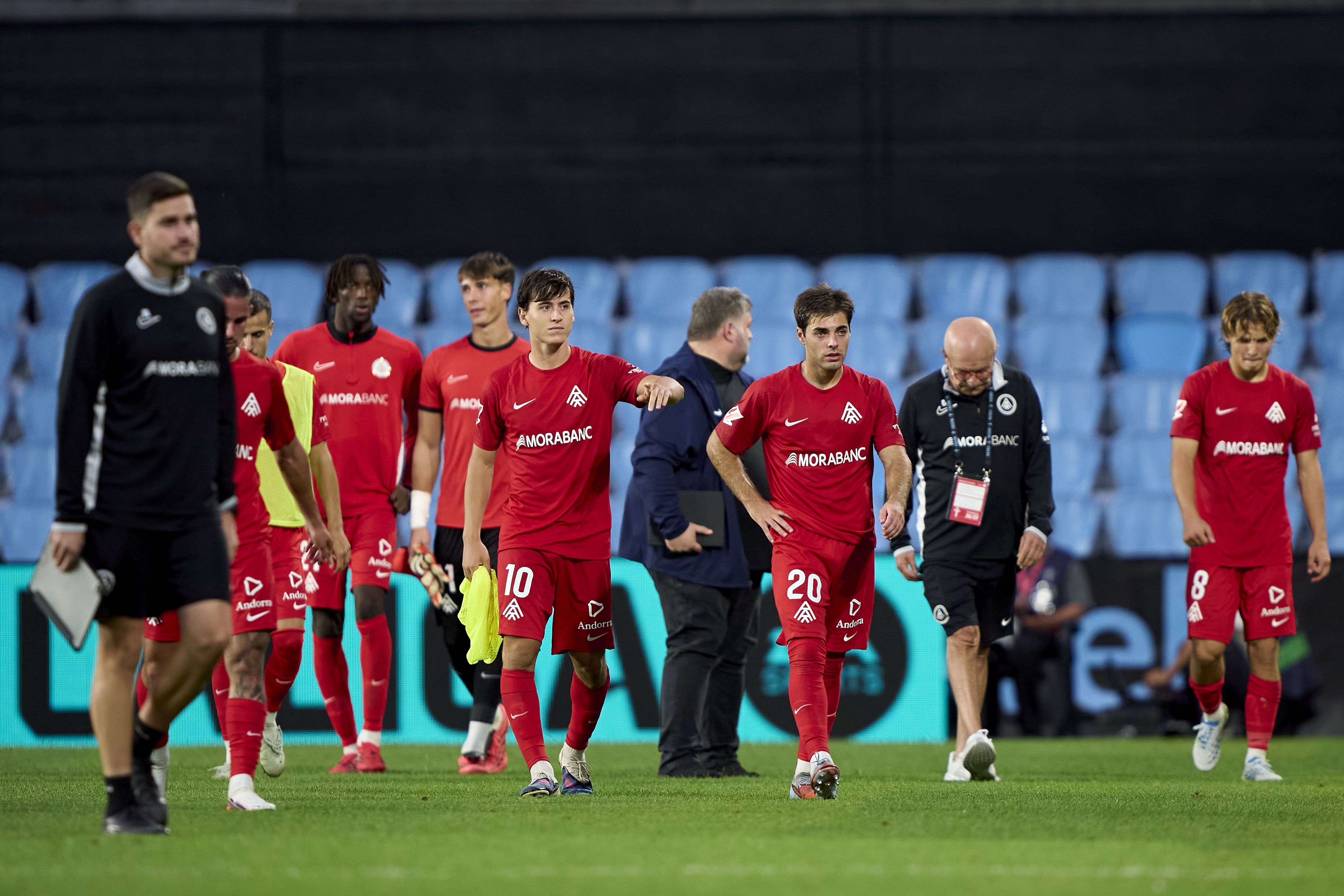 Els darrers minuts han estat fatídics per un Andorra que gaudia d'un avantatge de dos gols. Els darrers minuts han estat fatídics per un Andorra que gaudia d'un avantatge de dos gols.