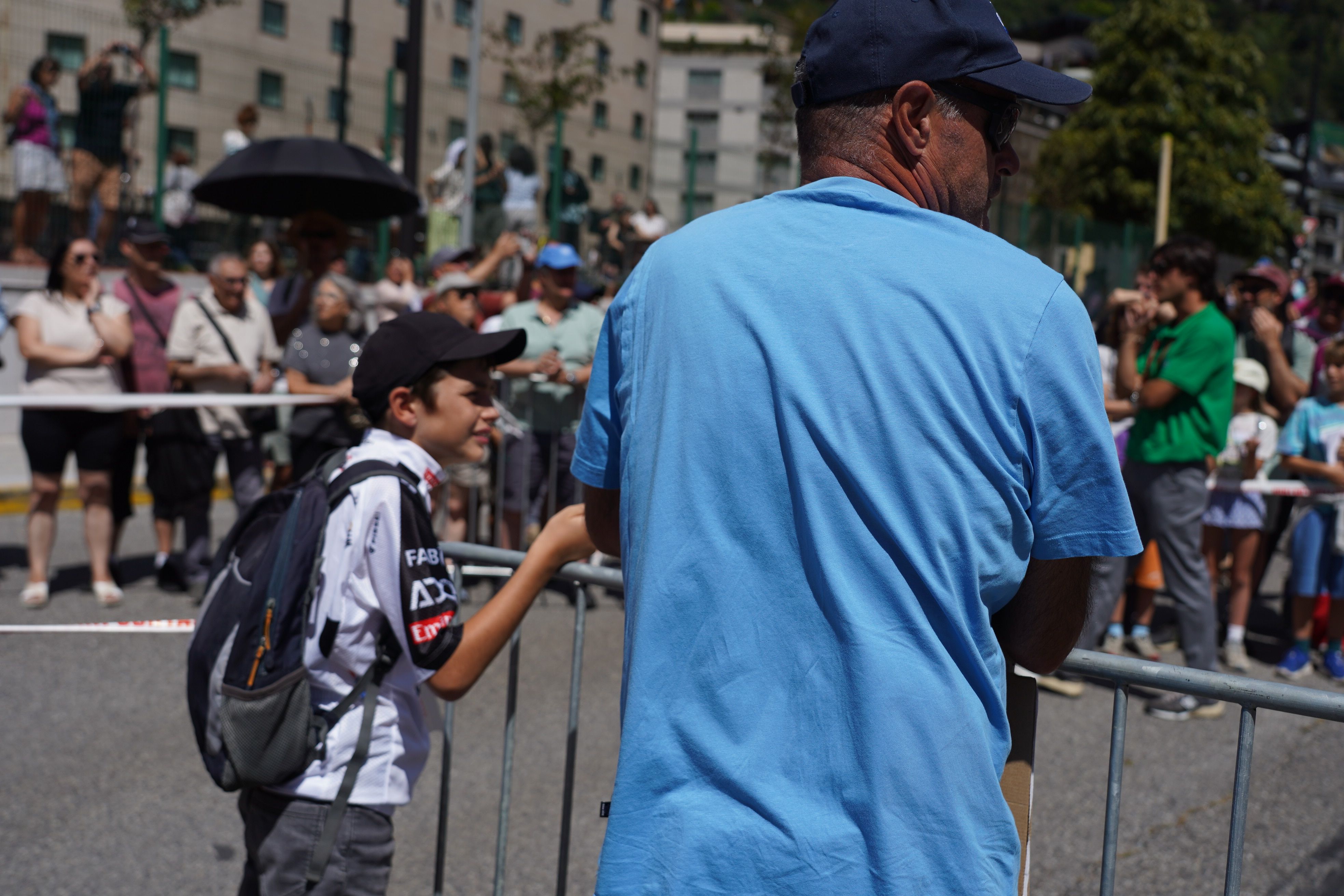 Els més petits, demanant fotos i autògrafs. Els més petits, demanant fotos i autògrafs.