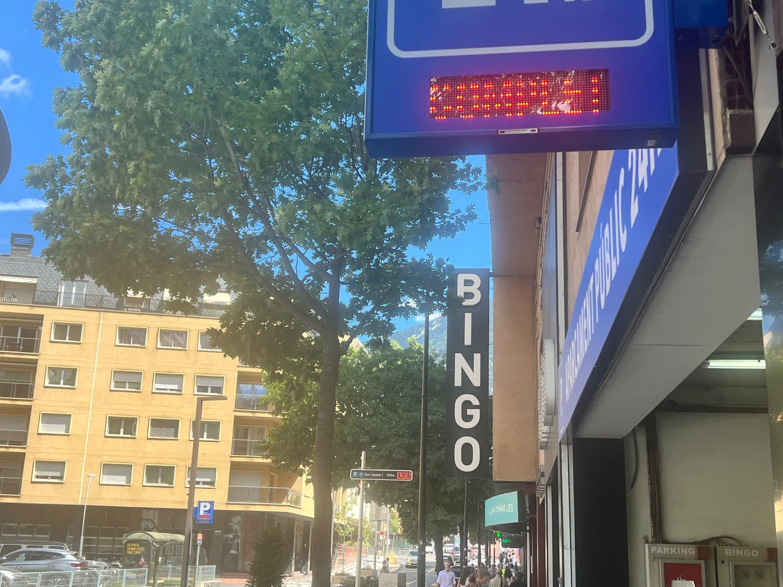 Els pàrquings són alguns dels negocis que clarament han sortit beneficiats de l'arribada de La Vuelta.