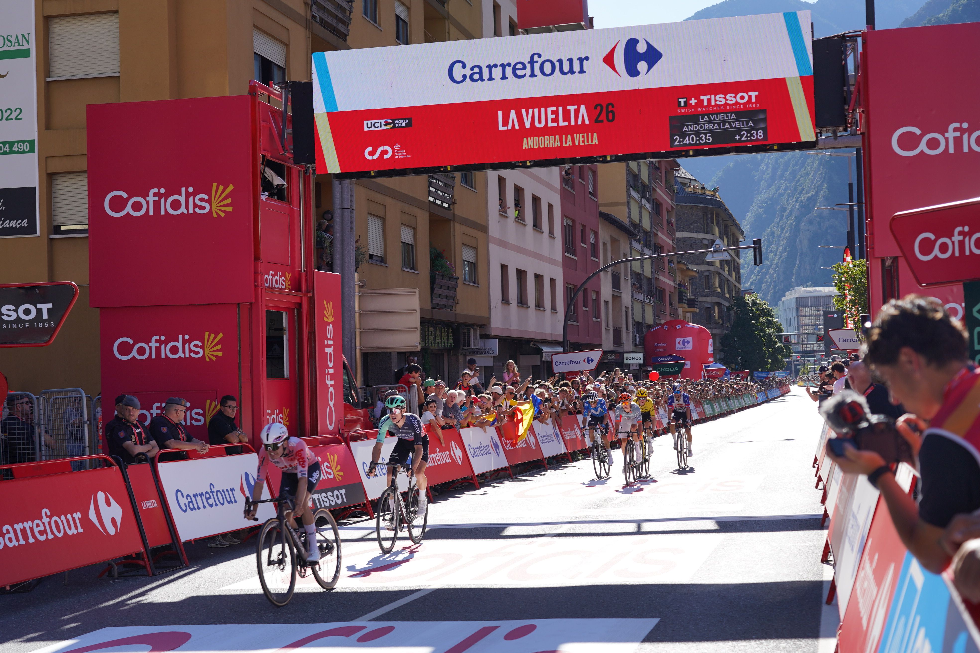 Jarno Widar i Felix Gall han completat el podi de l'etapa.