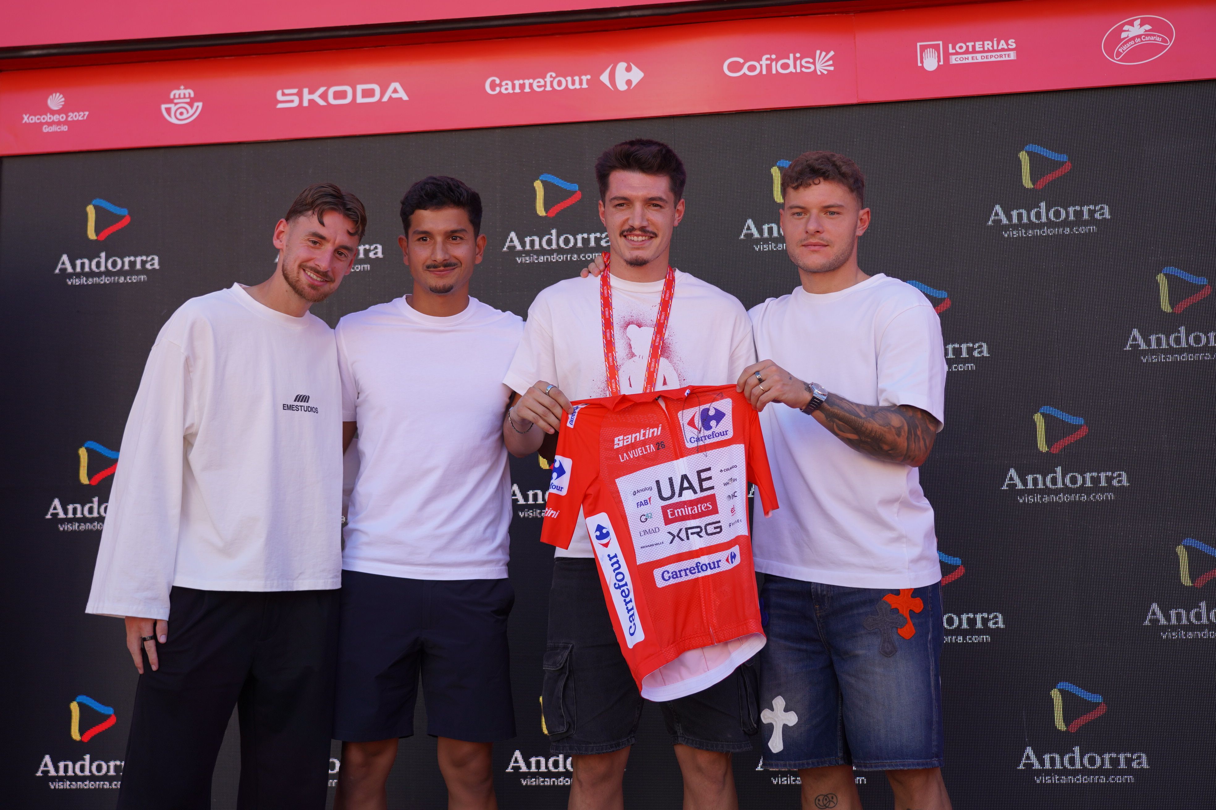 Els jugadors de l'FC Andorra, amb el mallot de la Vuelta.