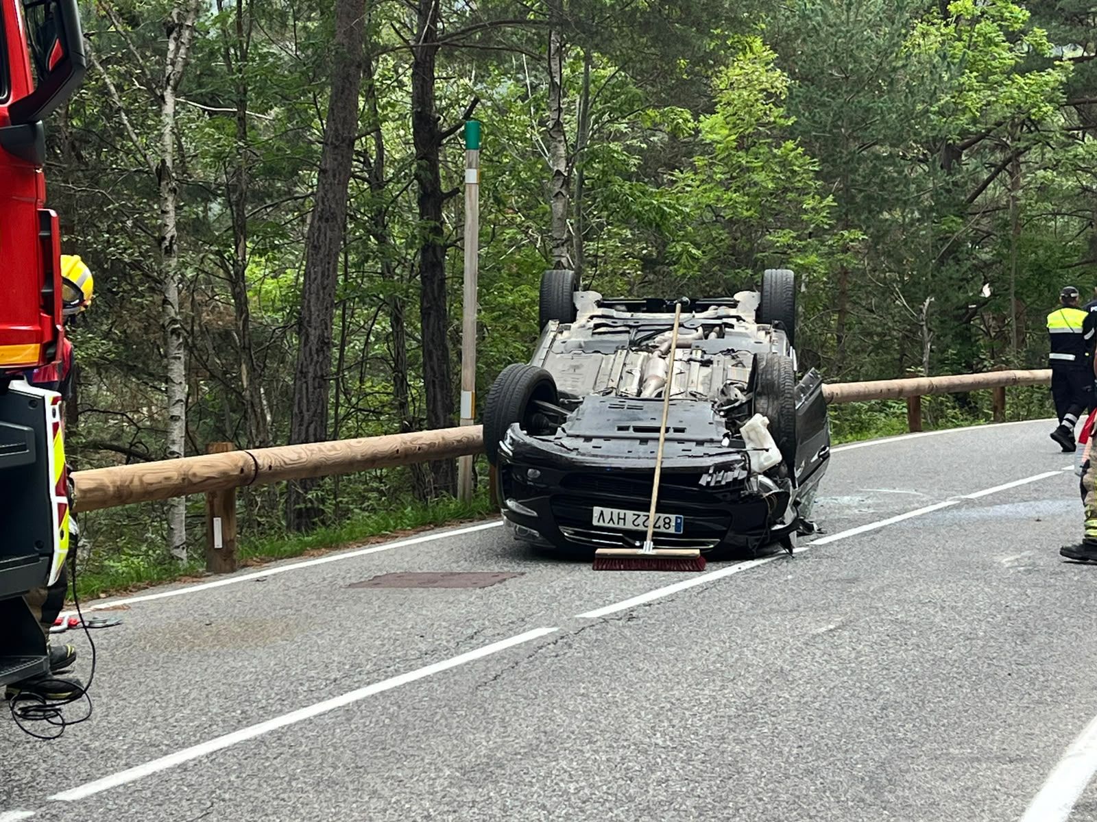 El vehicle accidentat al coll d'Ordino.