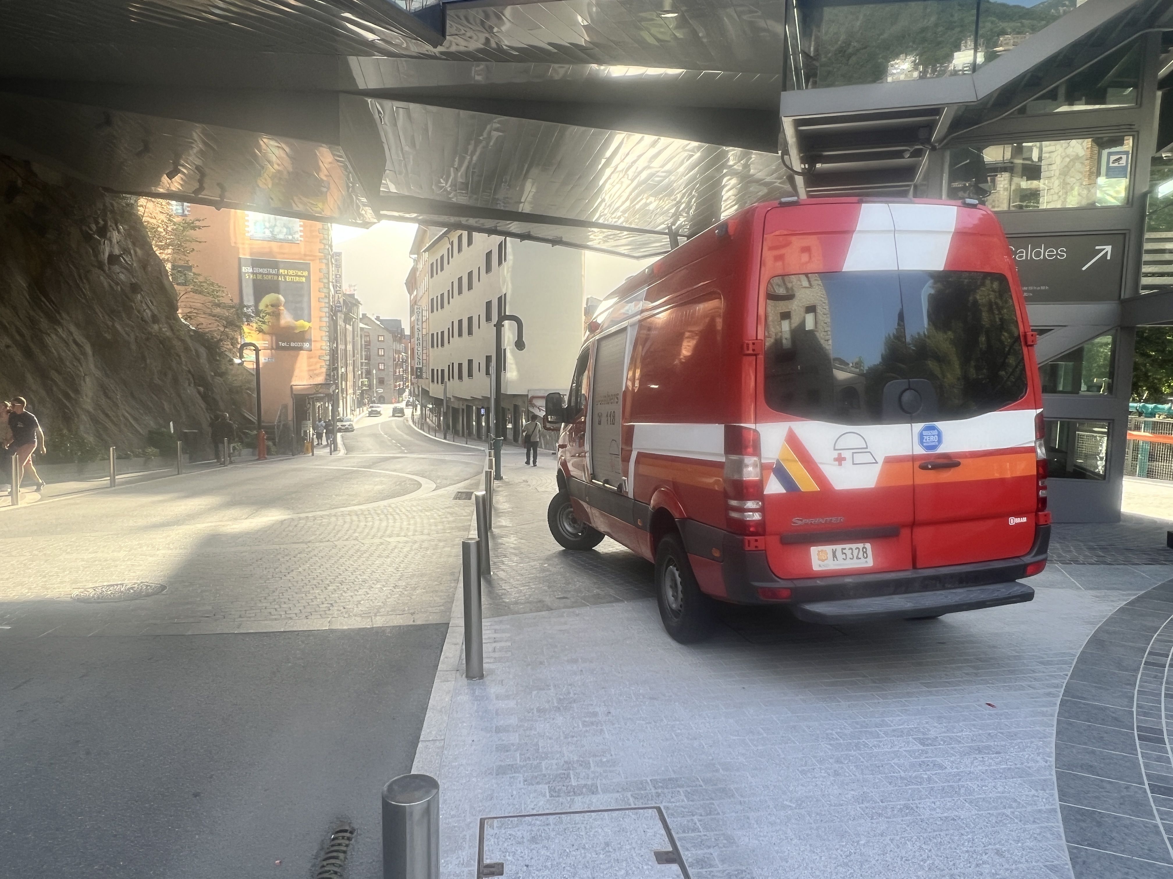 Un vehicle del grup de muntanya dels bombers, que va estar fent comprovacions aquest dimecres a la tarda a la part alta d'Escaldes. Un vehicle del grup de muntanya dels bombers, que va estar fent comprovacions aquest dimecres a la tarda a la part alta d'Escaldes.