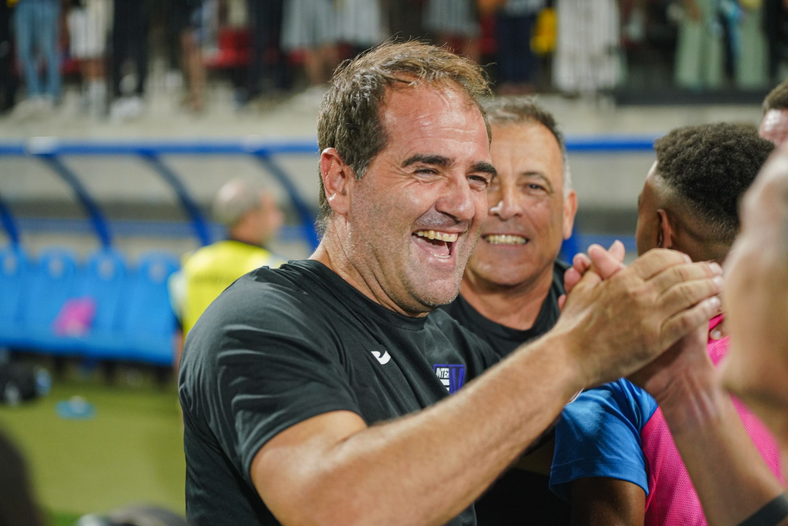 Ortiz, eufòric després de classificar el primer equip andorrà per Europa. La portaveu del Sindicat, Rebeca Bonache.