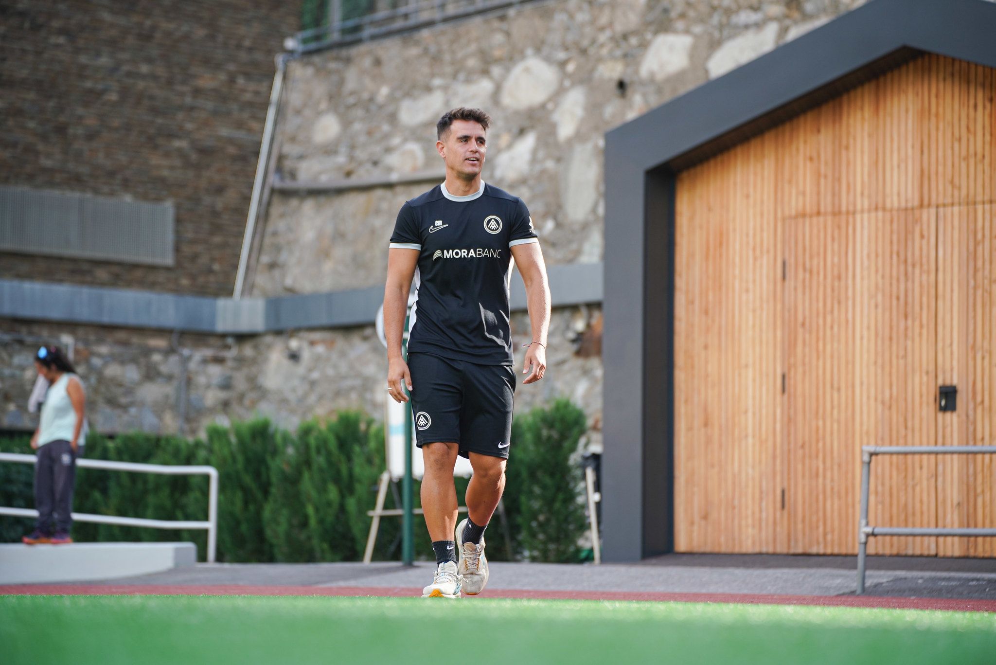 El tècnic de l'FC Andorra, Carles Manso, entrant a l'estadi Comunal. El tècnic de l'FC Andorra, Carles Manso, entrant a l'estadi Comunal.
