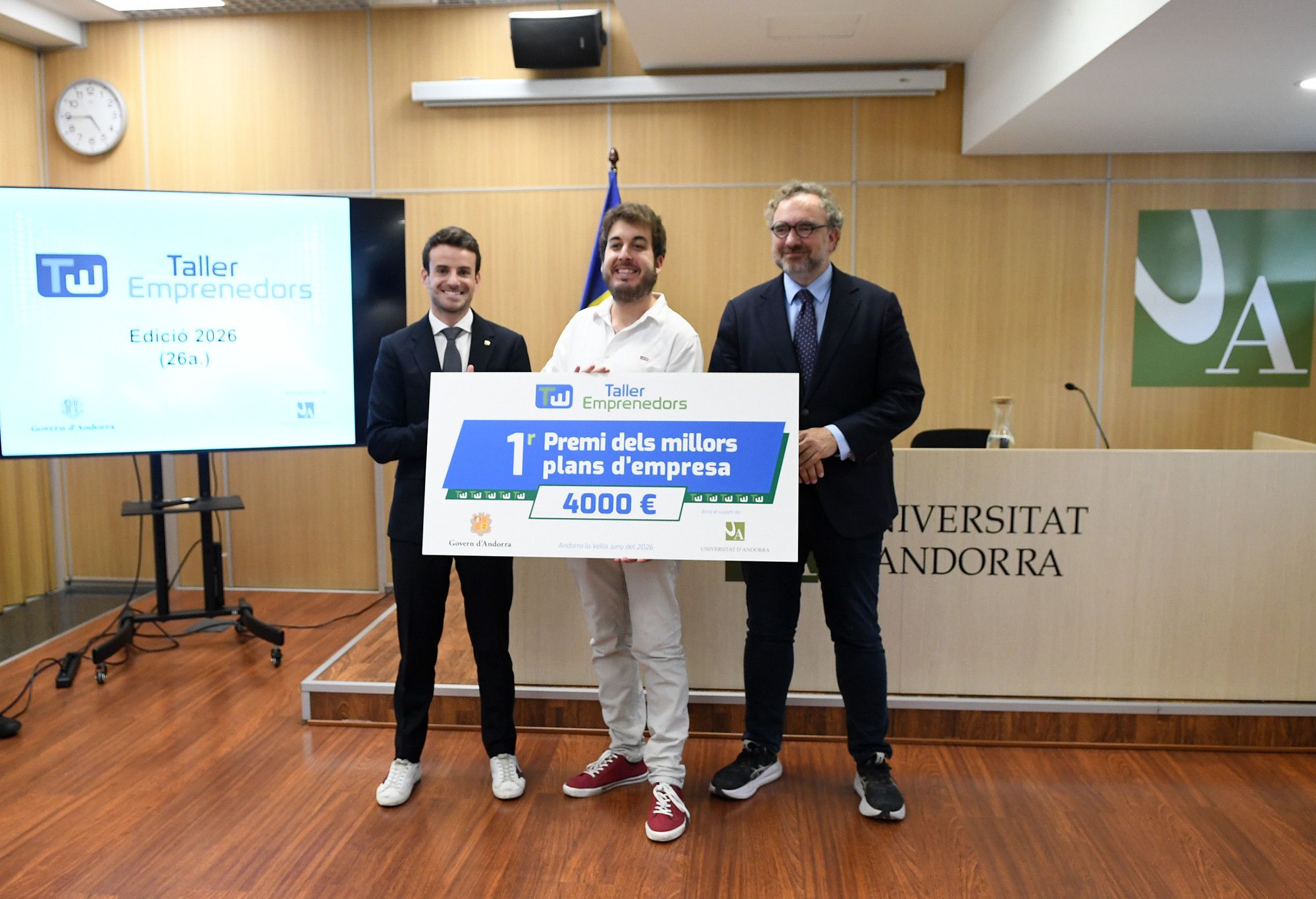 Mario Giménez el dia de l'entrega de premis. // SFGA / JAViladot La portaveu del Sindicat, Rebeca Bonache.
