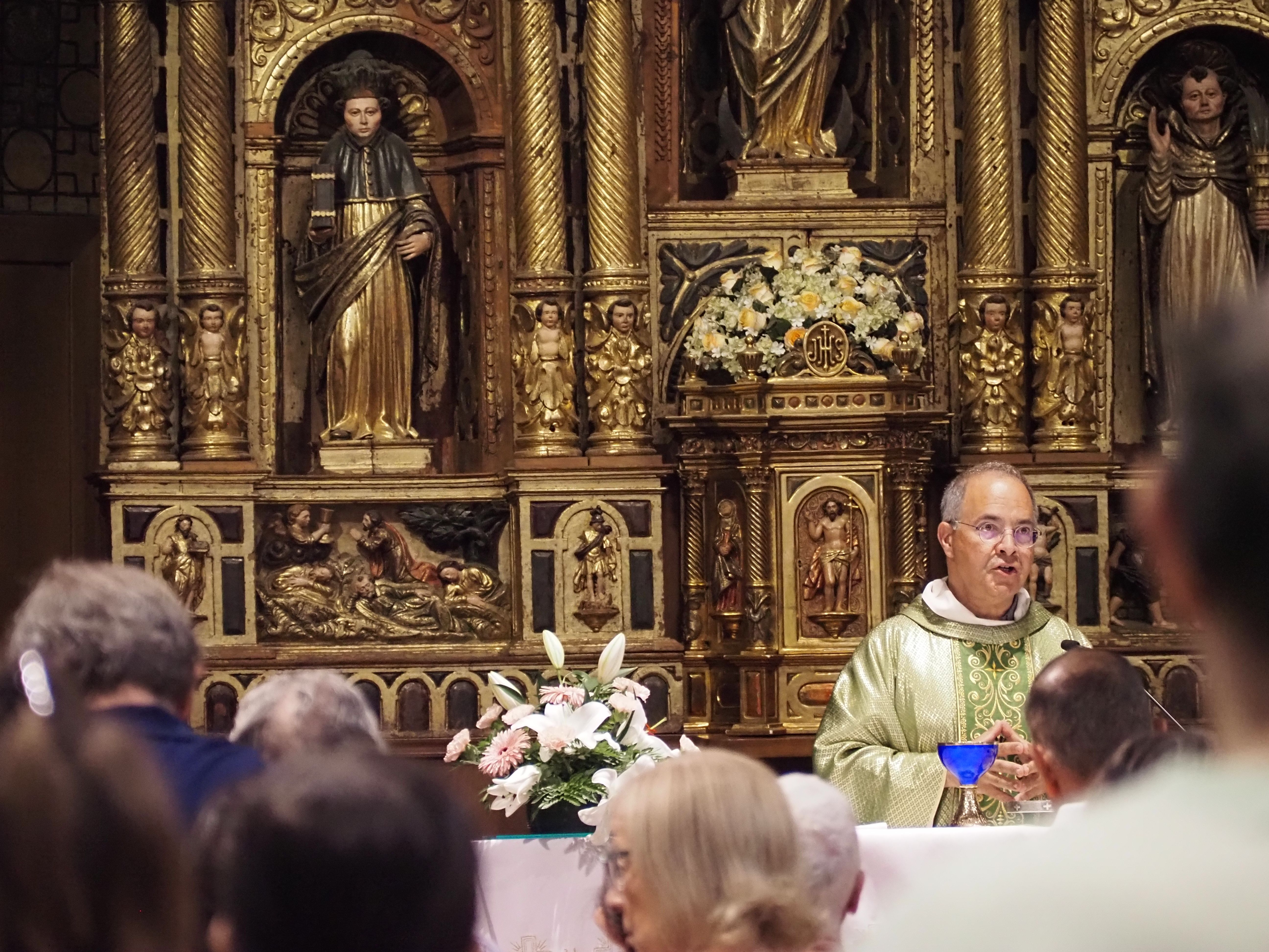 Un moment de la missa de comiat de mossèn Elvira. Un moment de la missa de comiat de mossèn Elvira.