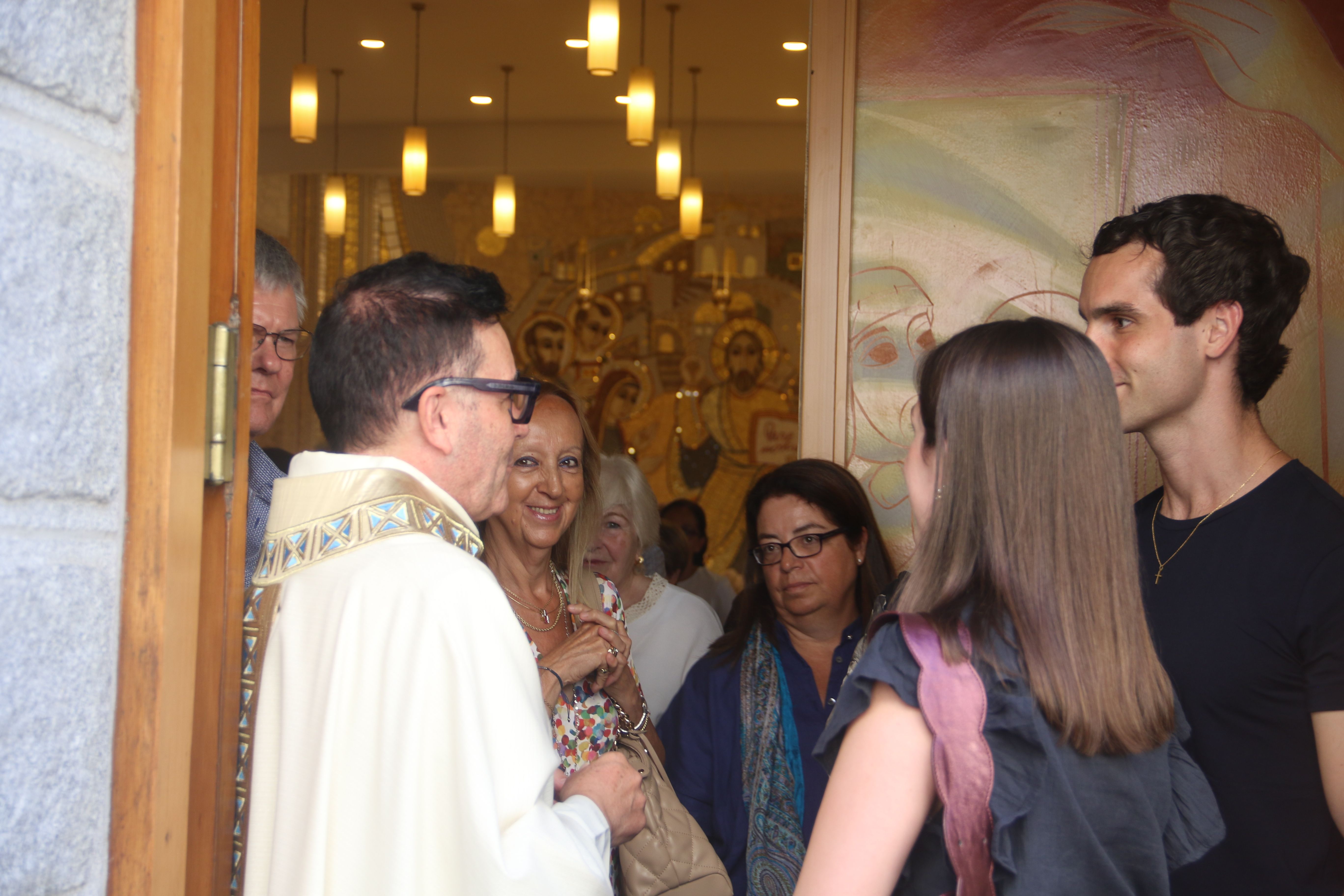 A la sortida de la missa hi ha hagut cua per saludar mossèn Pepe. A la sortida de la missa hi ha hagut cua per saludar mossèn Pepe.