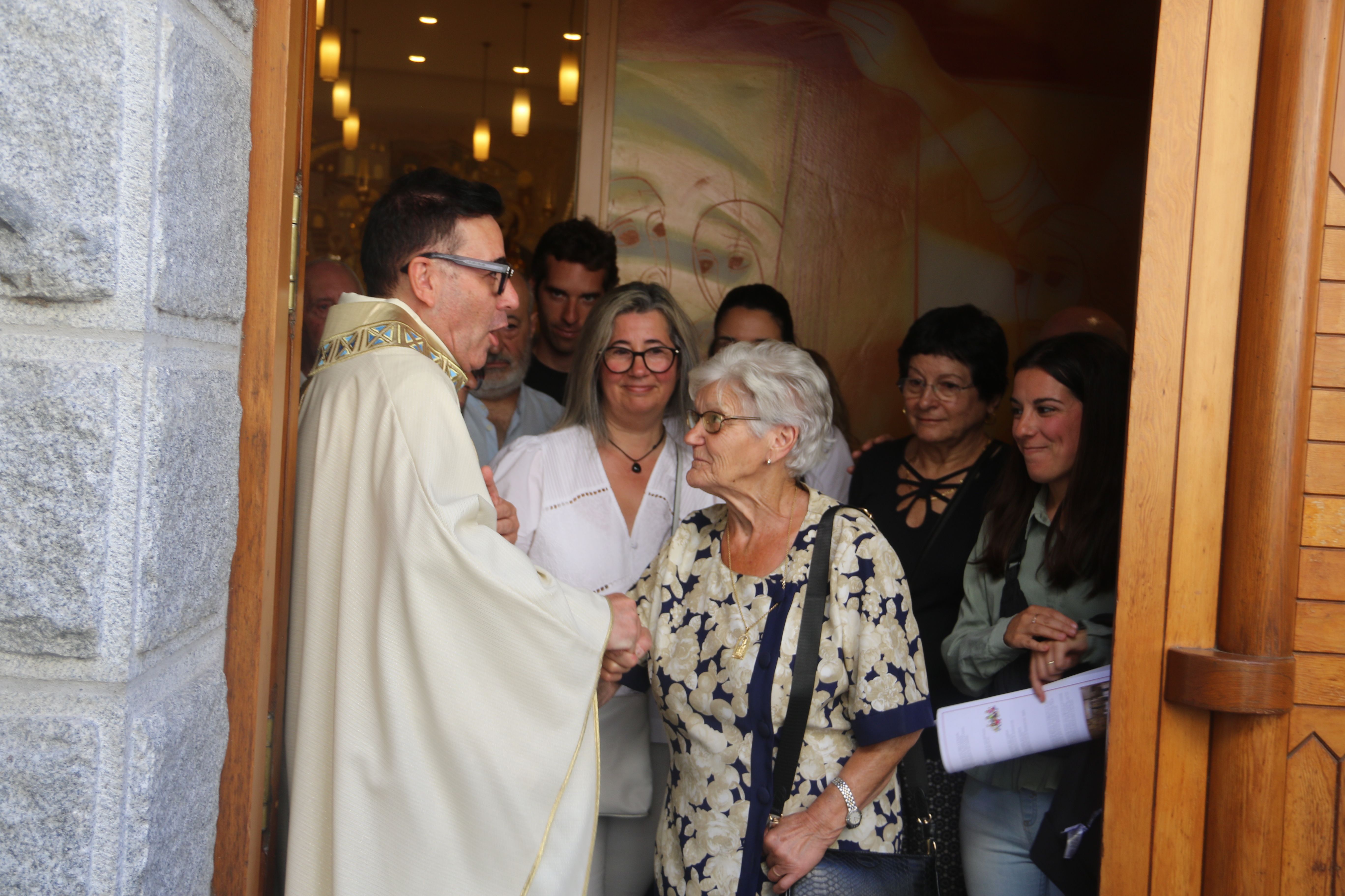 A la sortida de la missa hi ha hagut cua per saludar mossèn Pepe. A la sortida de la missa hi ha hagut cua per saludar mossèn Pepe.