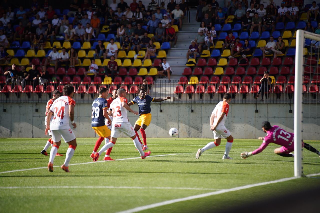 L'Andorra ha tingut poques oportunitats clares per perforar la porteria de l'Eibar. L'Andorra ha tingut poques oportunitats clares per perforar la porteria de l'Eibar.