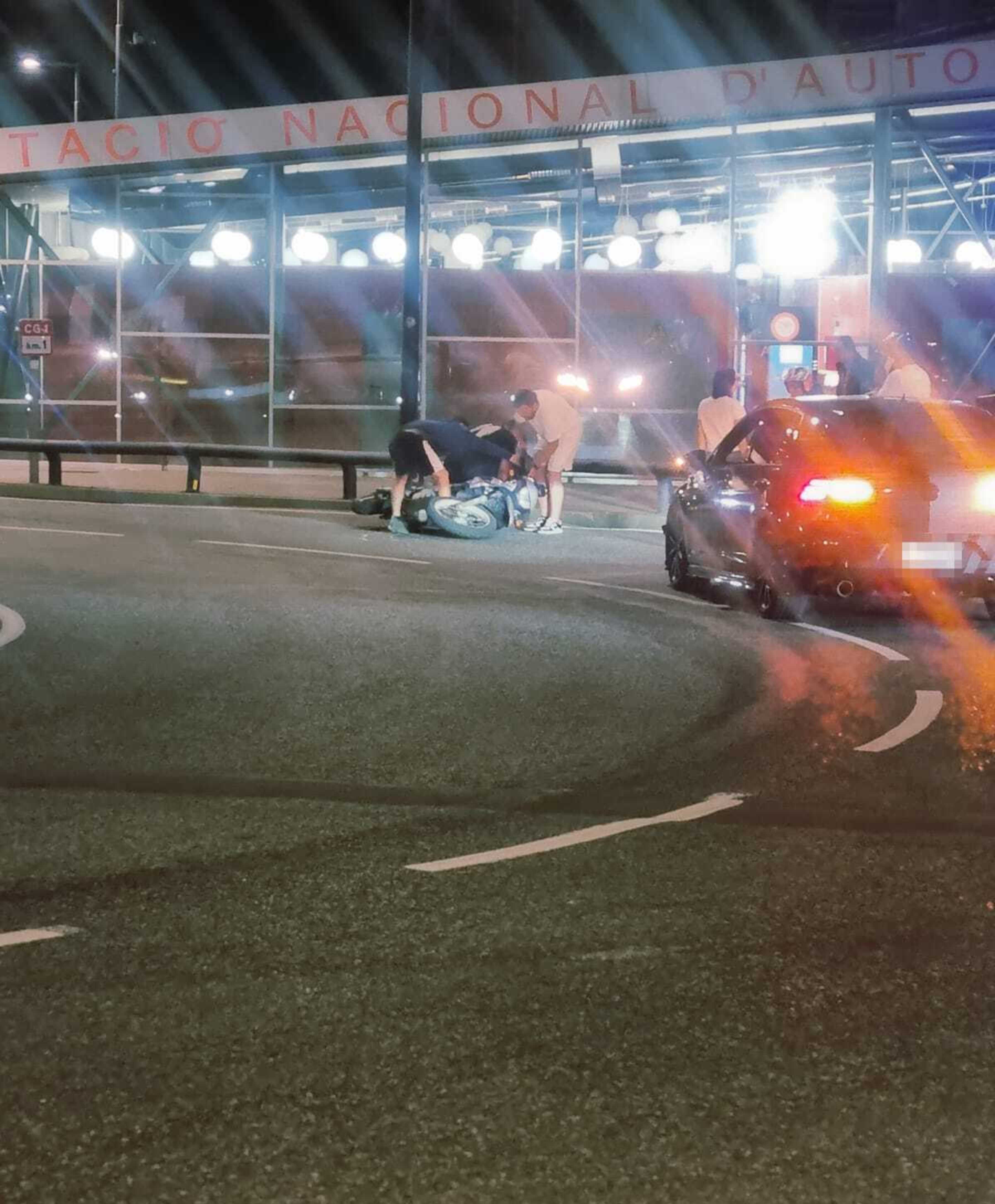 La moto accidentada a la rotonda de Prada Casadet.