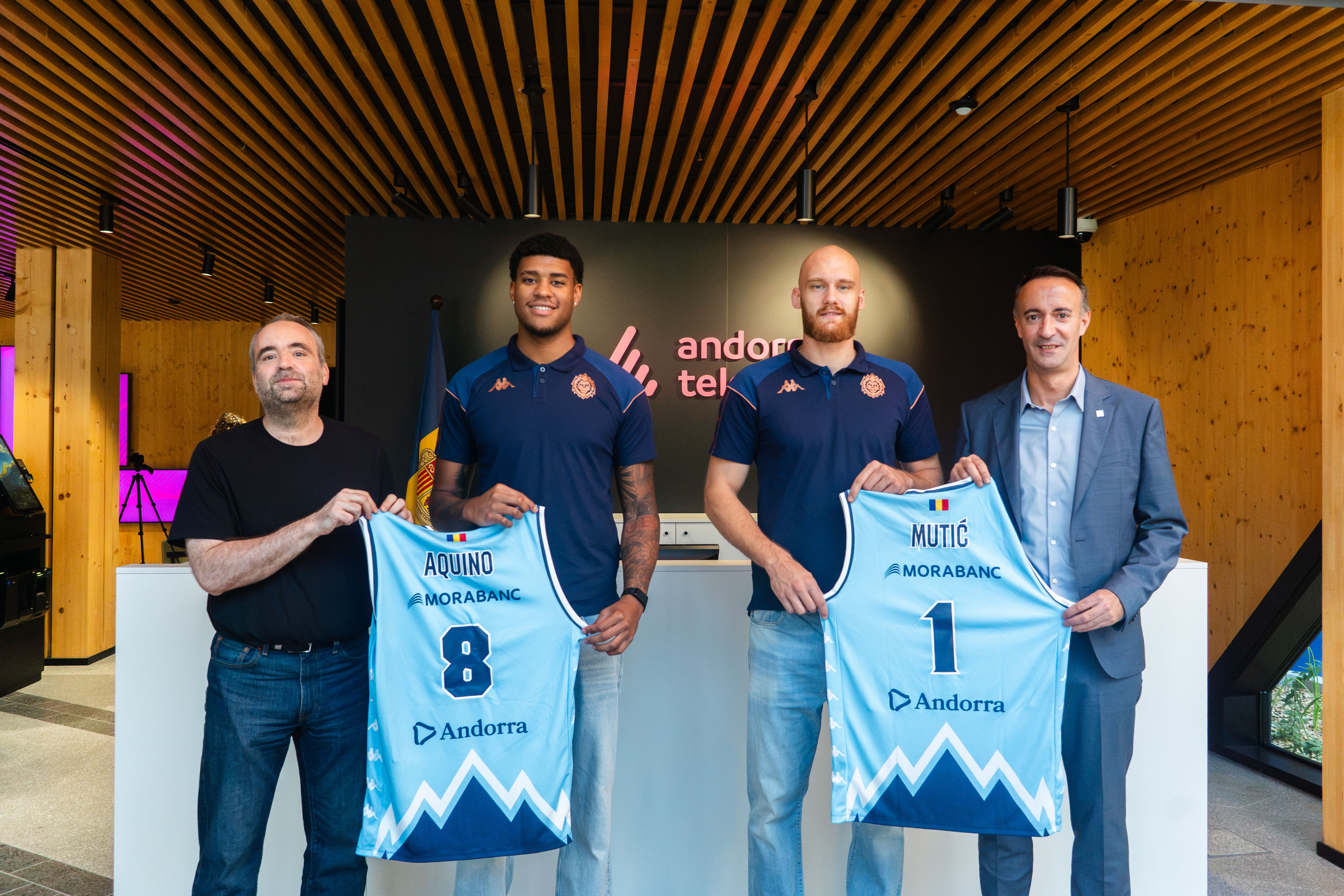 Ardèvol, Aquino, Mutic i Baró durant la presentació dels dos jugadors.