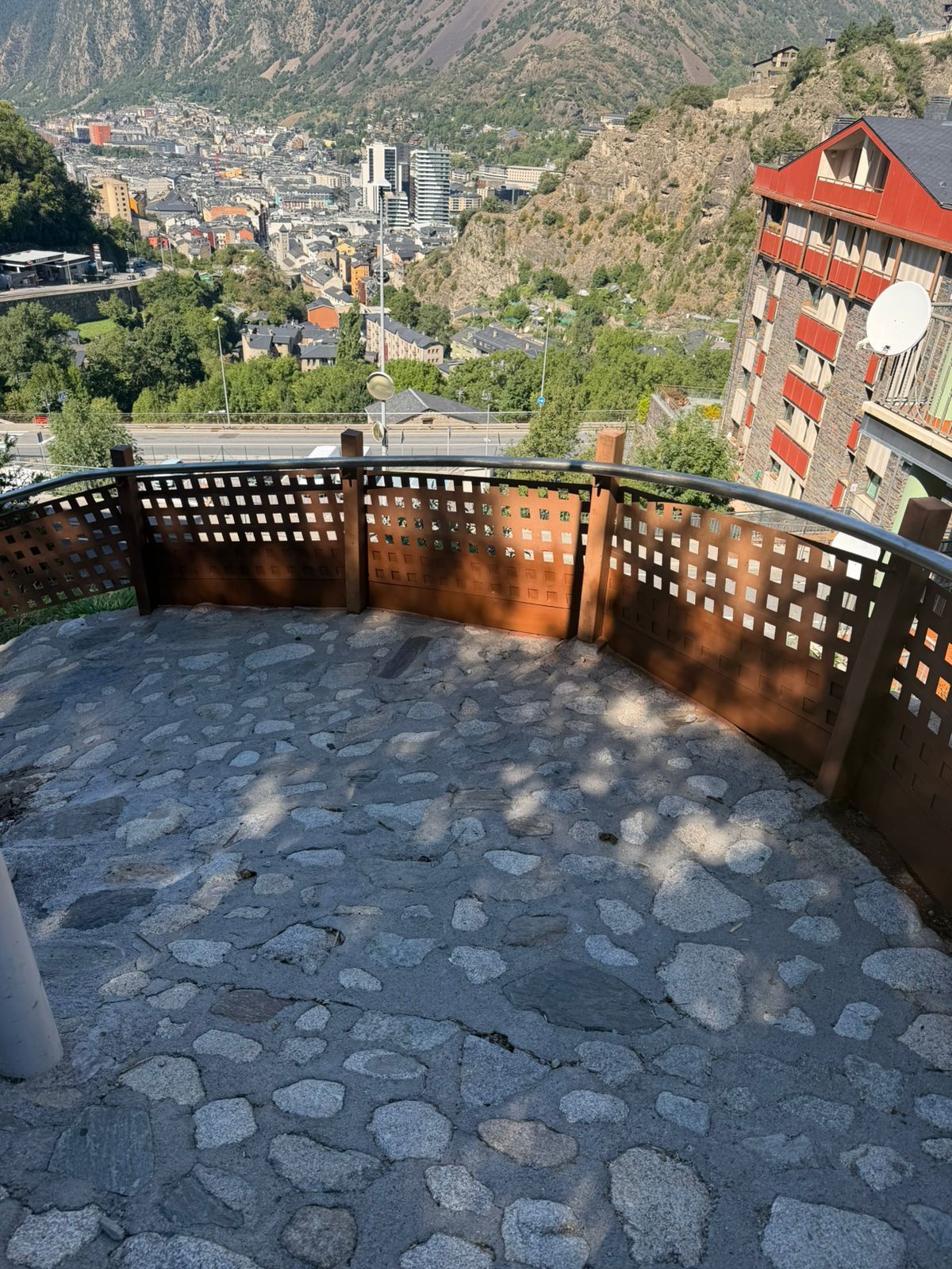 La tanca que s'ha reforçat per tal que no permeti l'aigua que permetia fins ara.