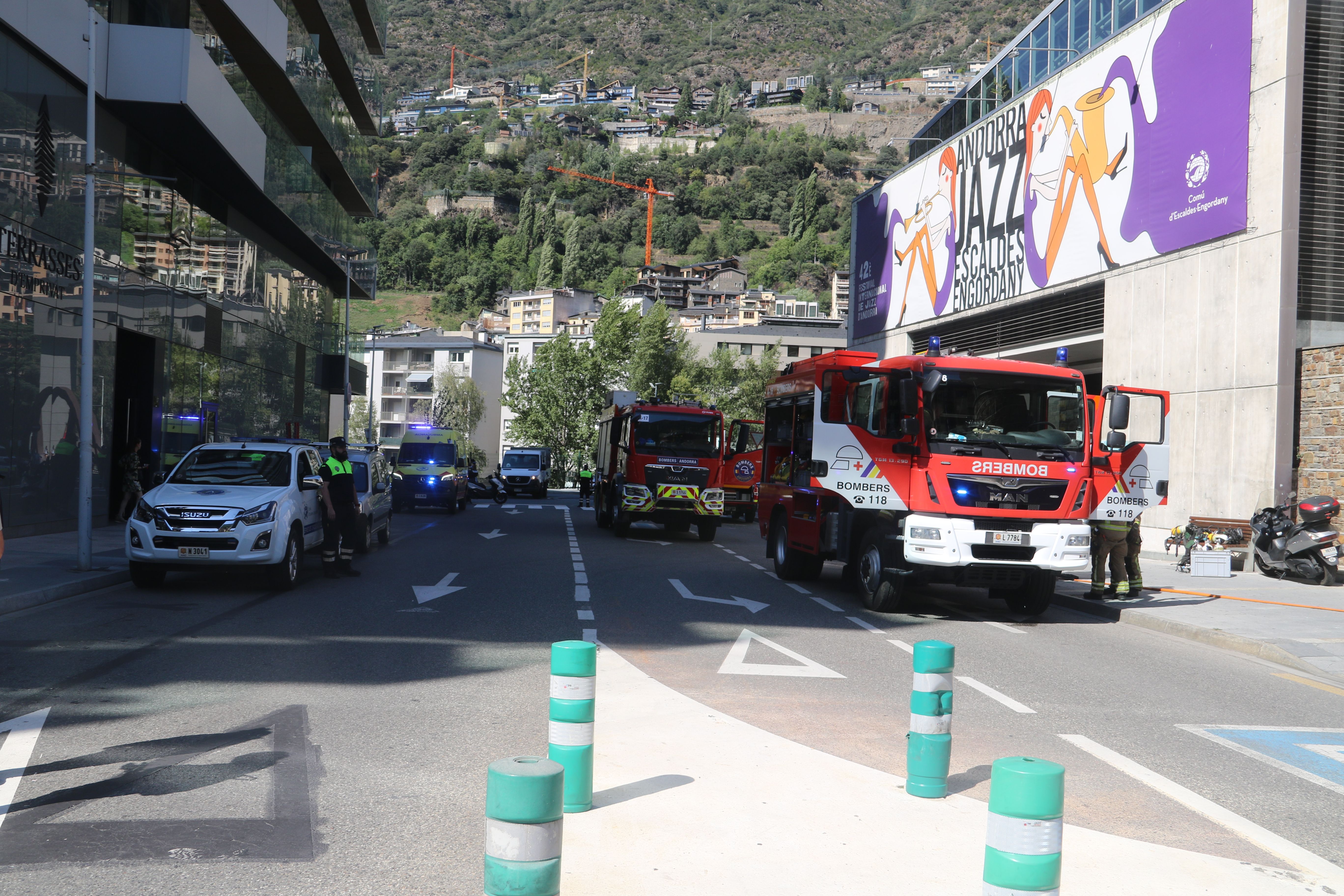 Els serveis d'emergència a la zona del Prat Gran.