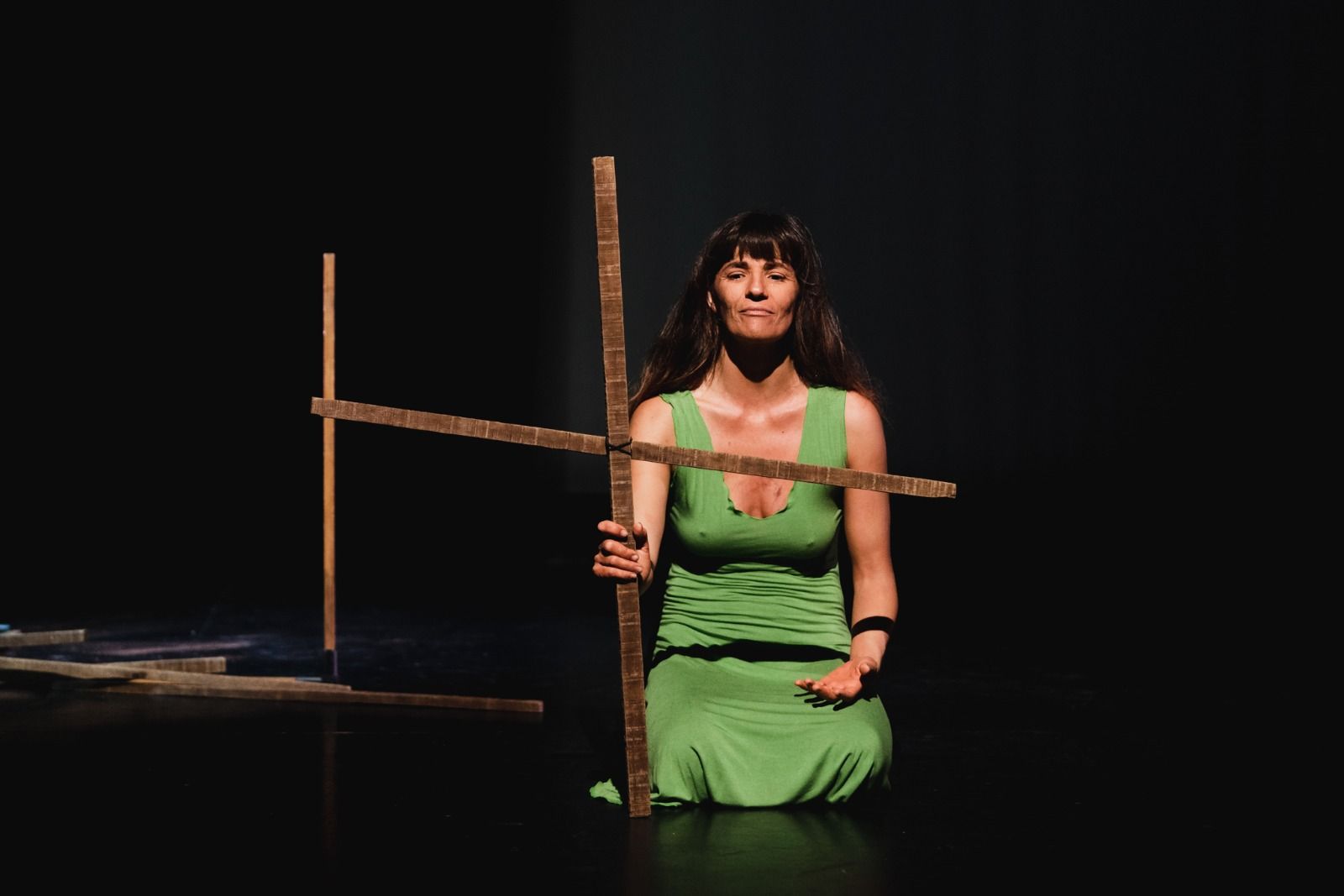 Sarmiento durant la peça "El fin de las cosas". Ana G. Hernando La portaveu del Sindicat, Rebeca Bonache.