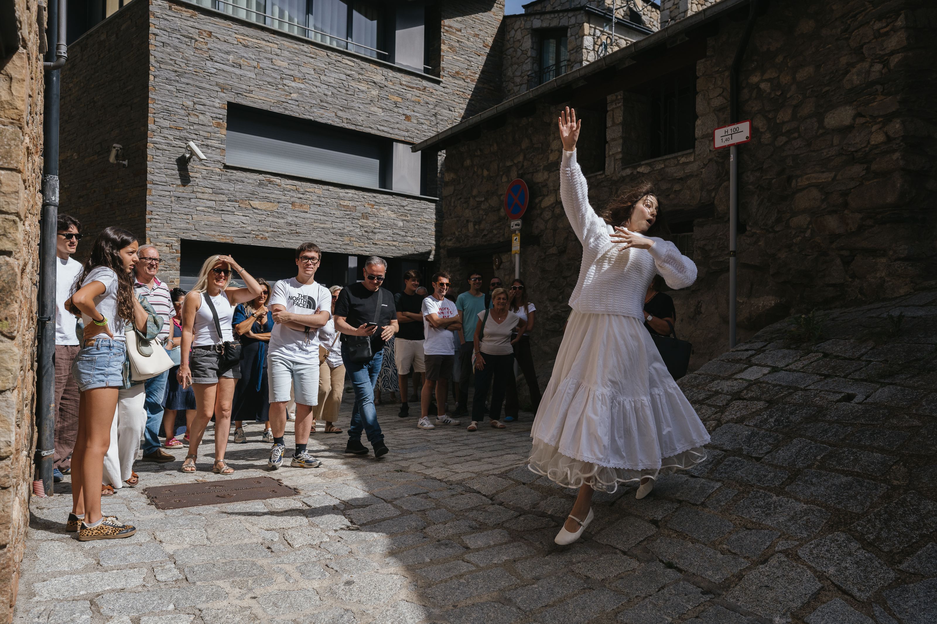 Un moment de la visita teatralitzada a la Mosquera. Un moment de la visita teatralitzada a la Mosquera.