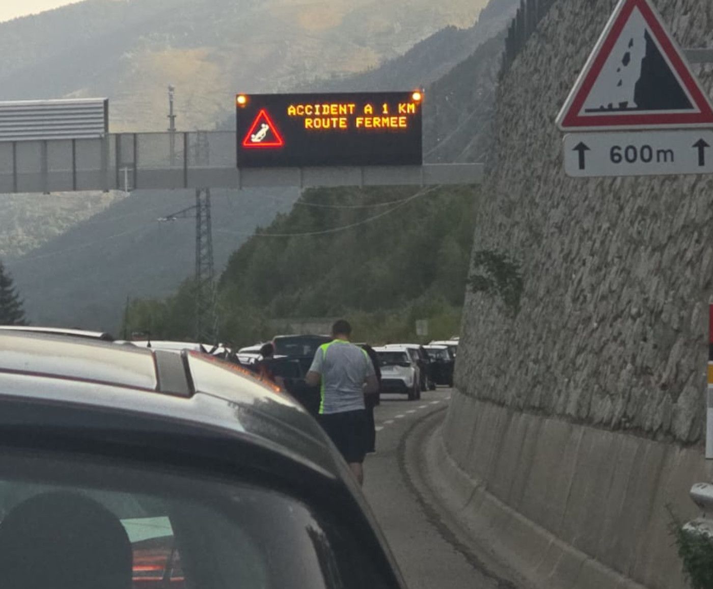 La cua que s'ha generat és molt important. La cua que s'ha generat és molt important.