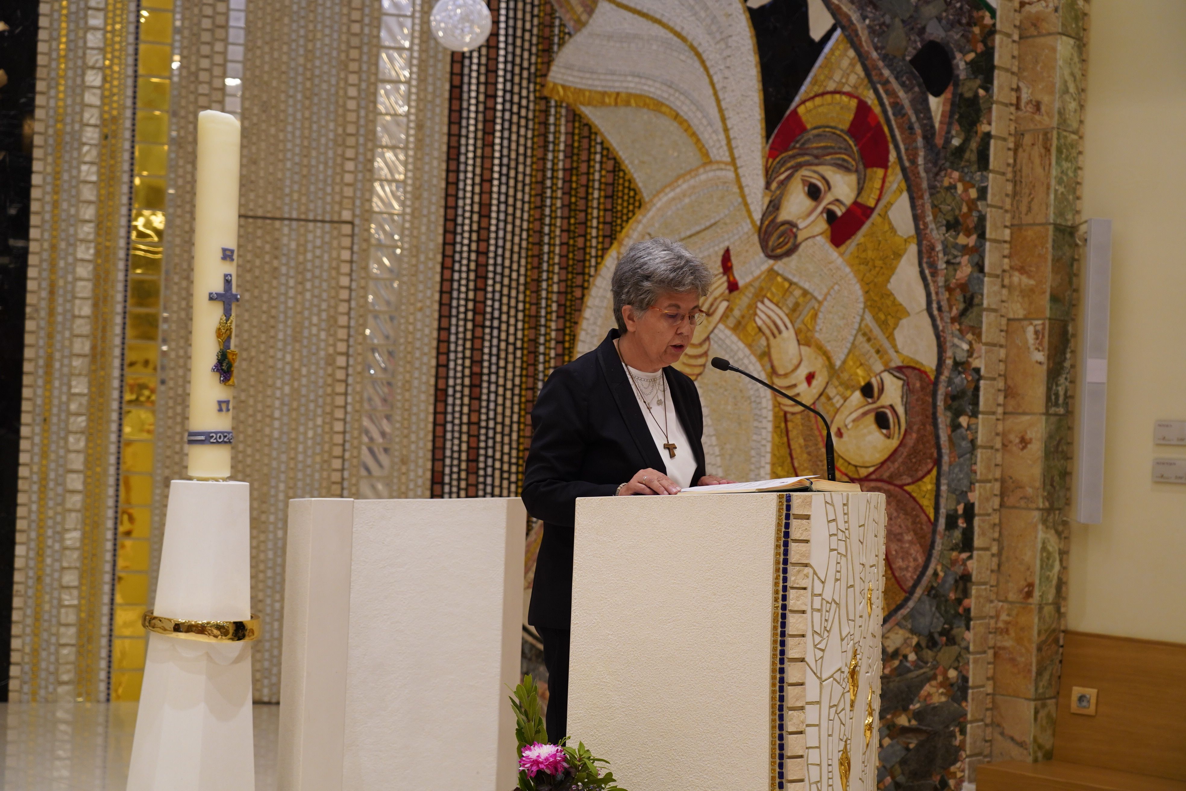 El moment de la lectura del nomenament del nou rector.
