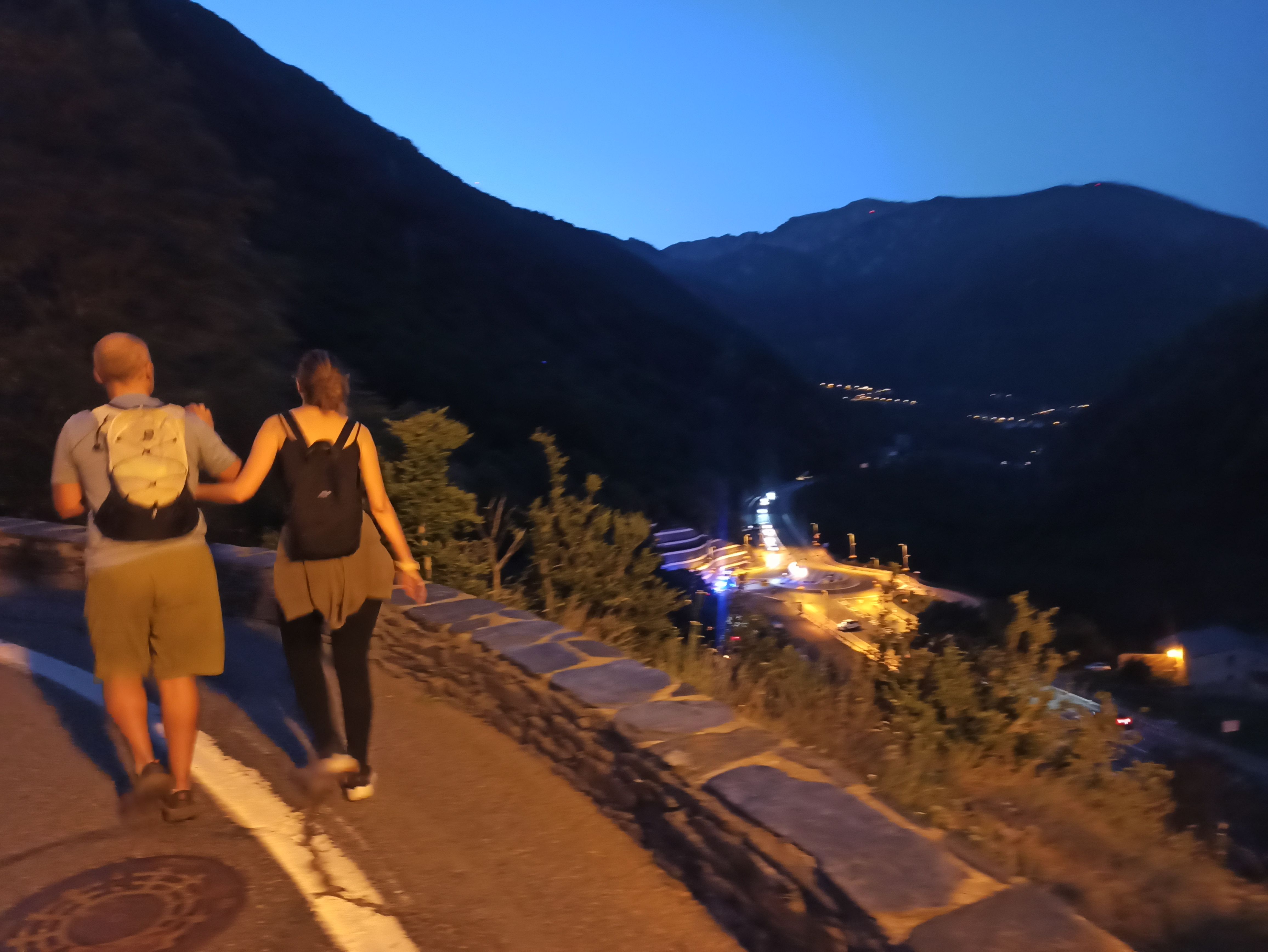 Pelegrins ja a l'última corba abans d'arribar a Meritxell. La portaveu del Sindicat, Rebeca Bonache.