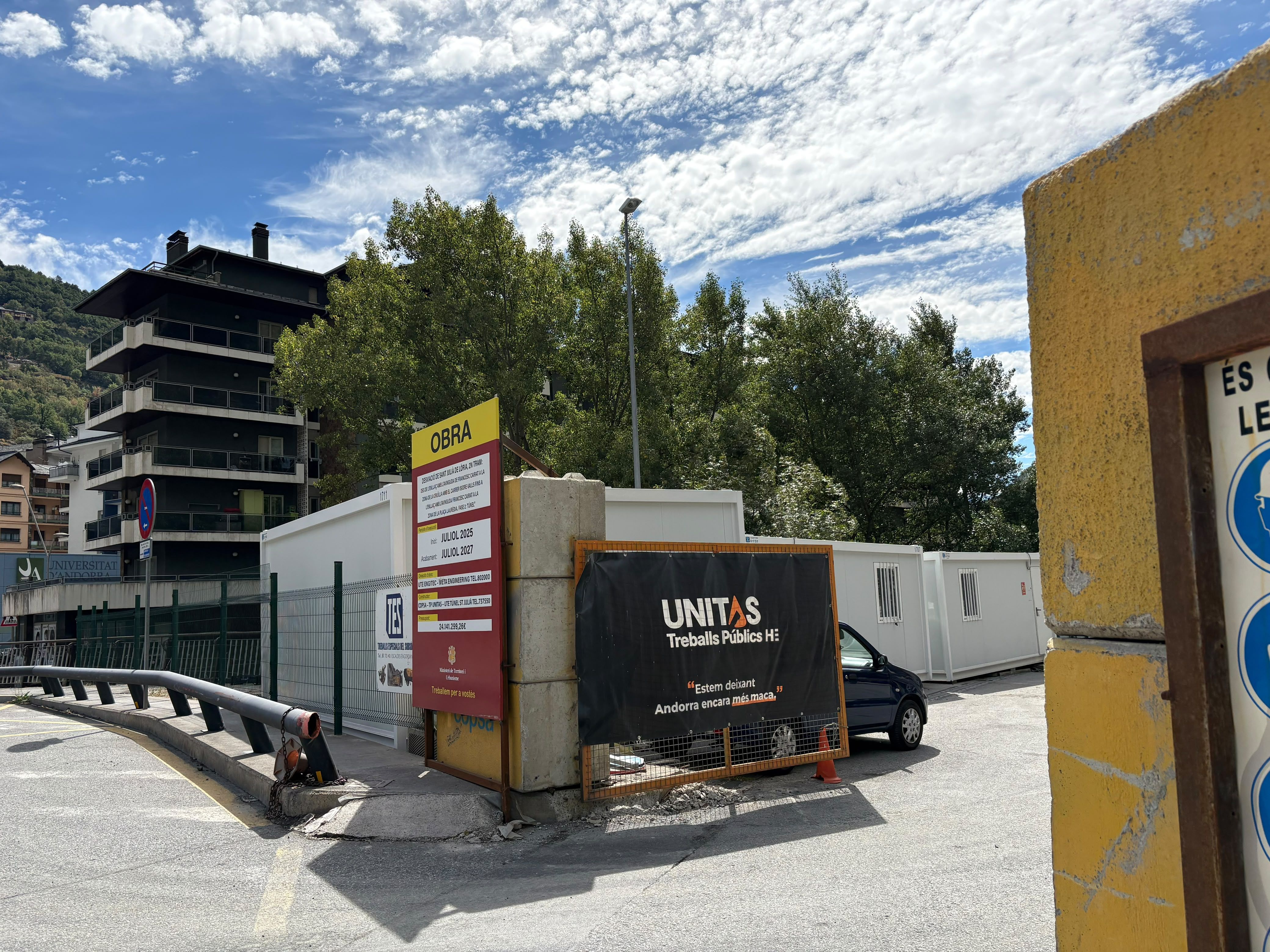 Les obres de la boca nord del túnel de Rocafort, molt properes a un bloc de pisos. Les obres de la boca nord del túnel de Rocafort, molt properes a un bloc de pisos.