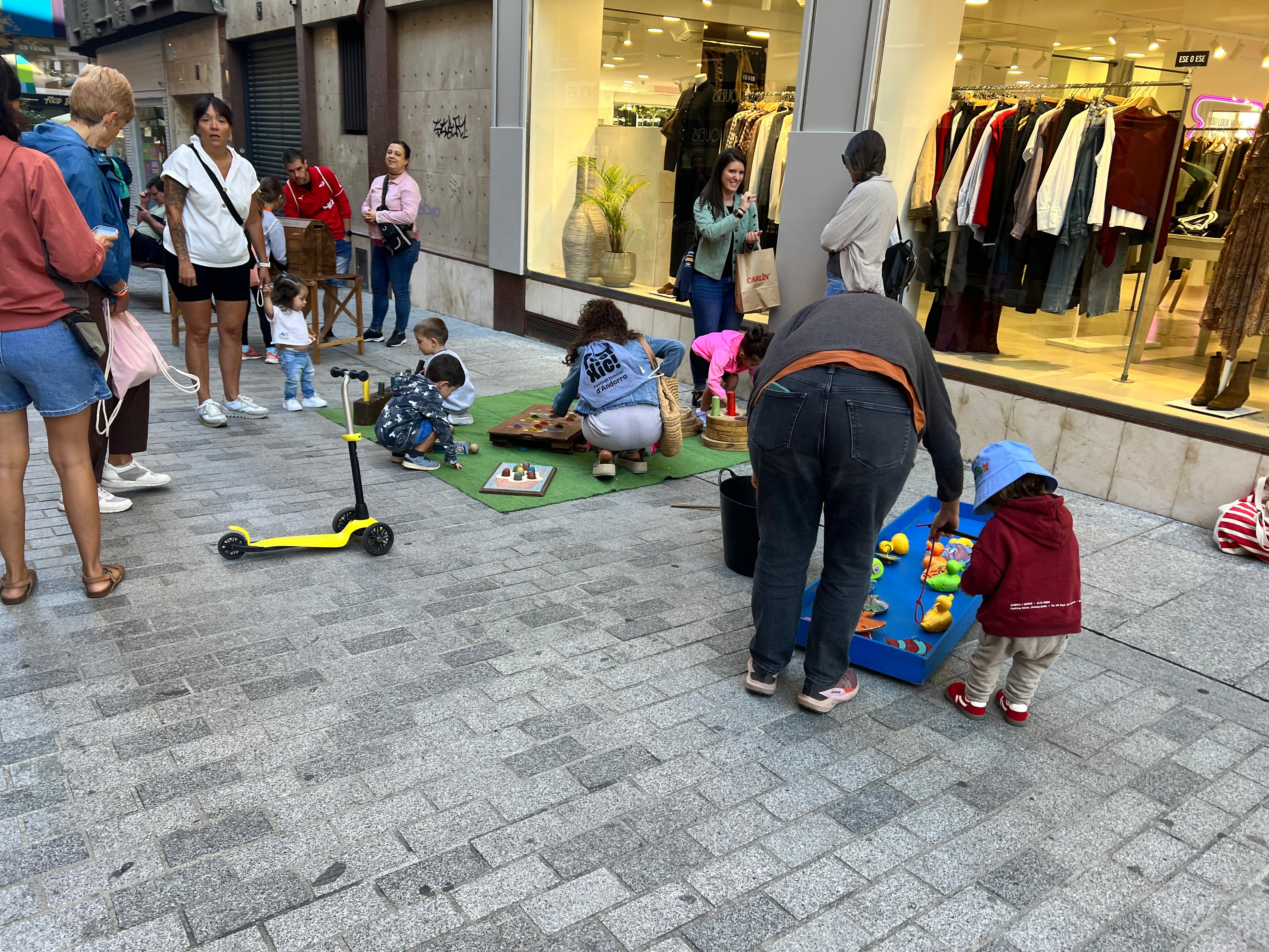 El carrer Callaueta també s'ha omplert d'activitats per als infants. El carrer Callaueta també s'ha omplert d'activitats per als infants.
