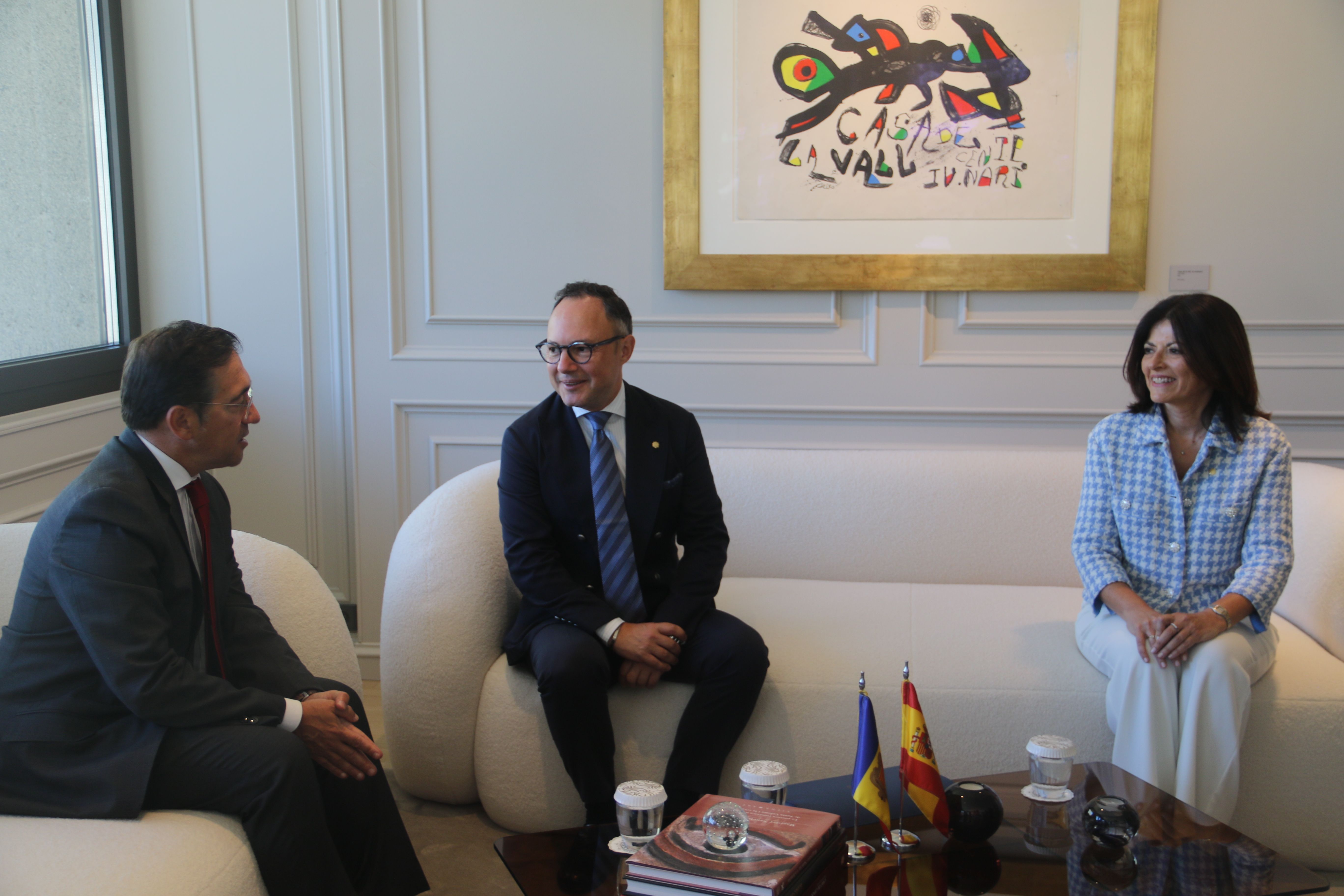 Un moment de la reunió institucional inicial.