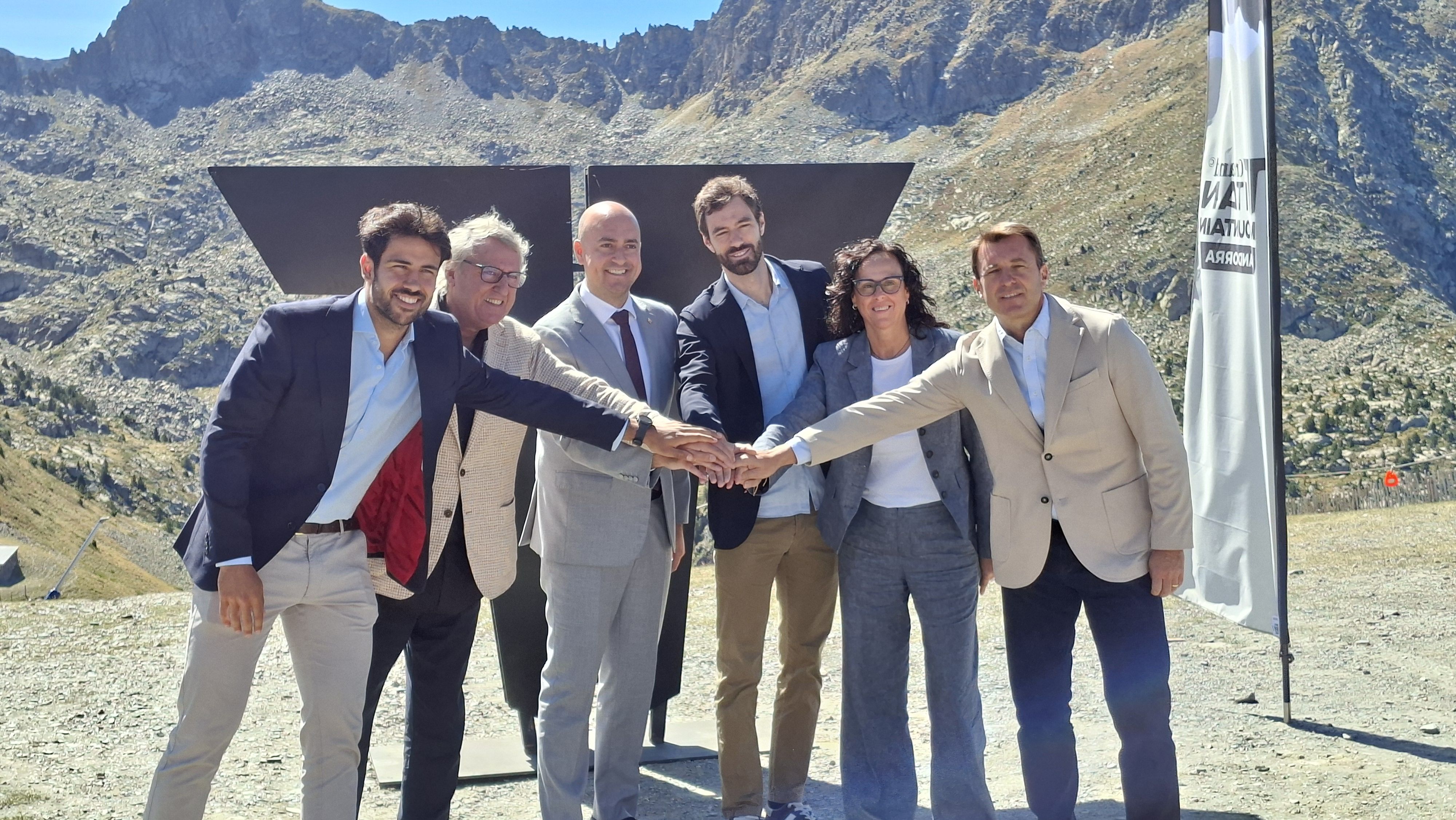 Els organitzador de la Titan Mountain Andorra, al mirador de Solanelles.